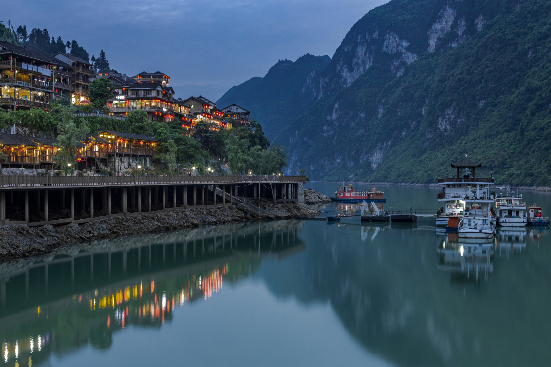 这座古镇是龚滩,虽然不太知名,但历史丰富,是重庆的璀璨明星.