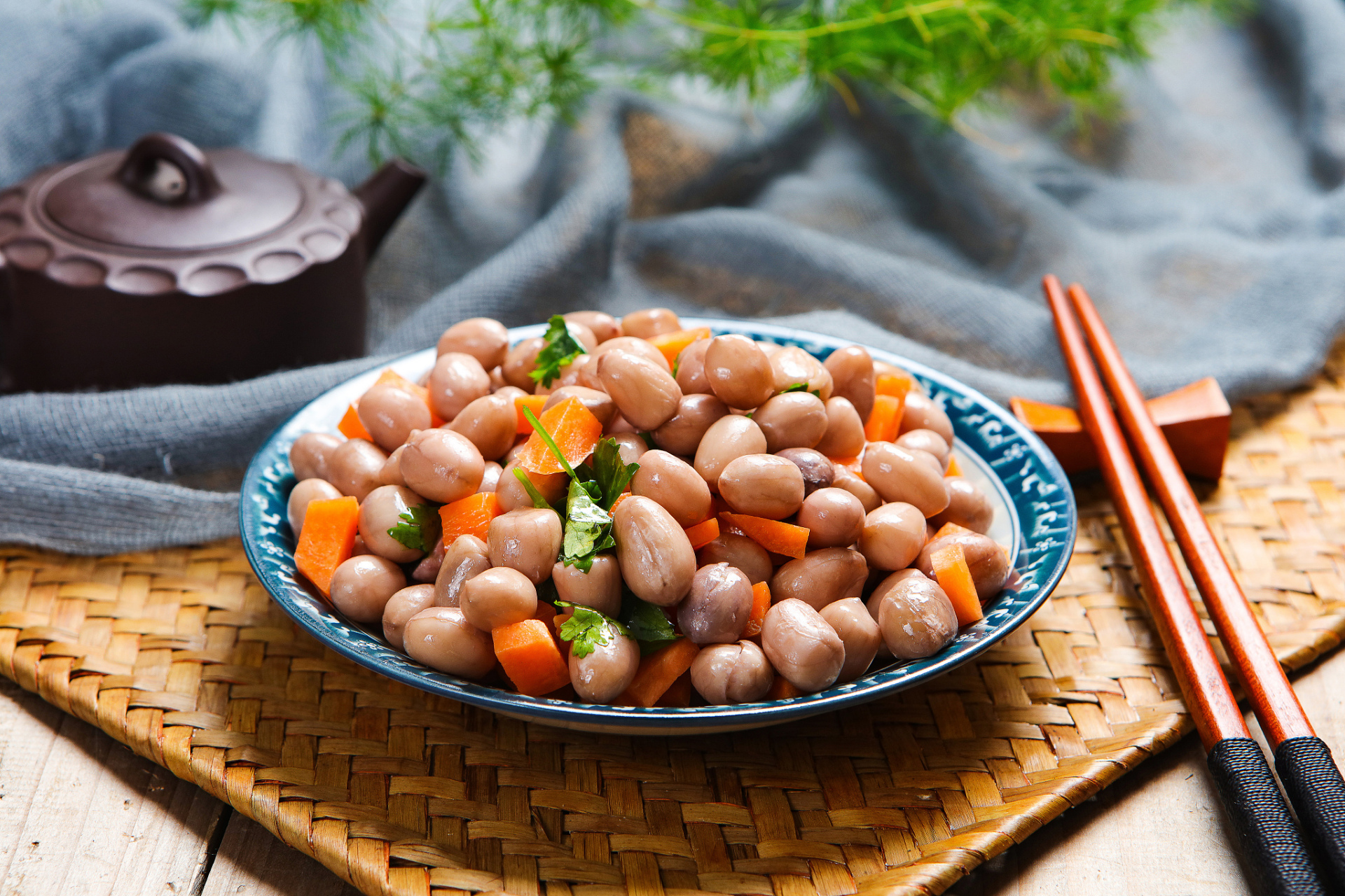 水煮花生米要想好吃并不是简单煮熟就可以了,而是加入这几种调料.