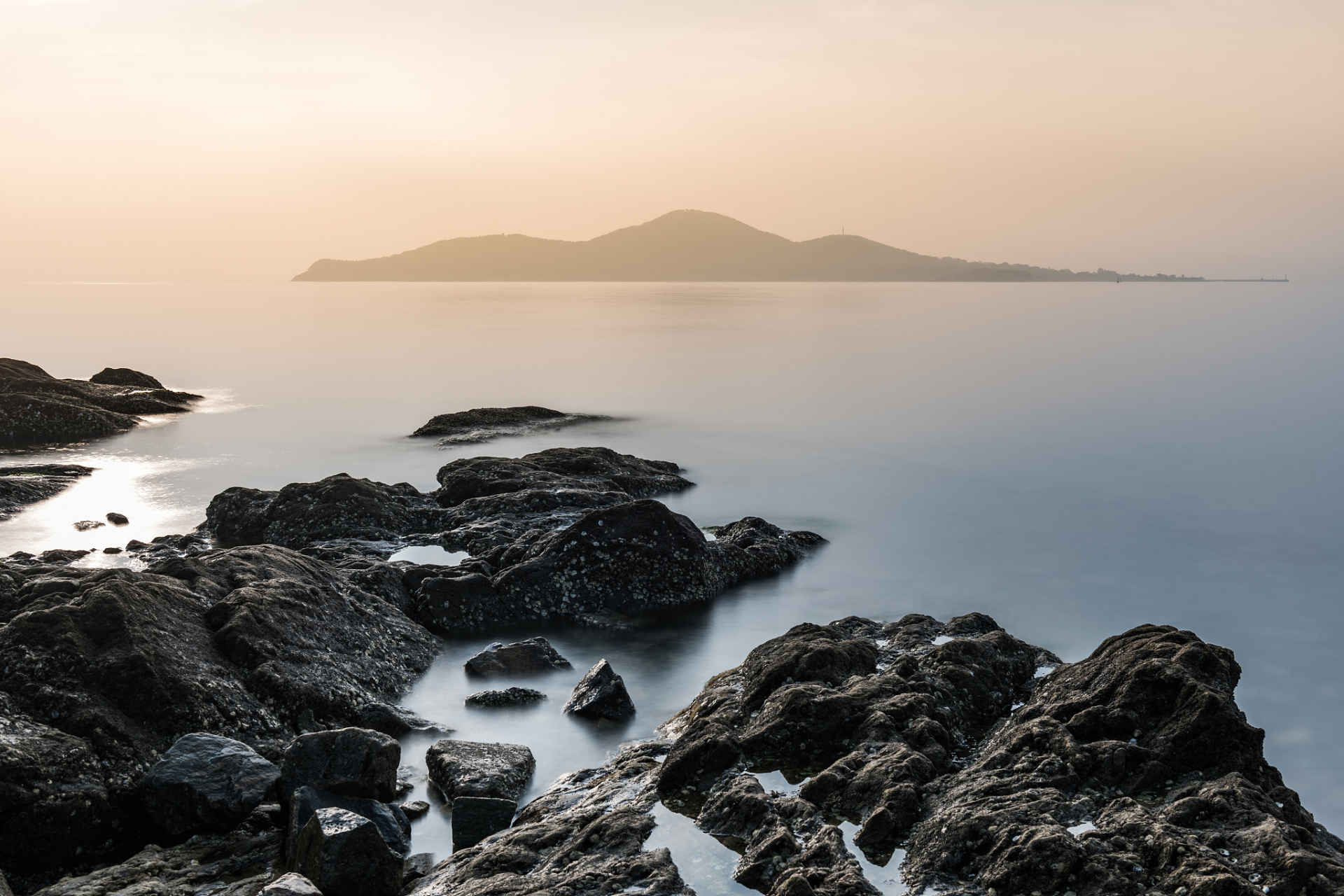 日照是一座美丽的海滨城市,拥有丰富的旅游资源.