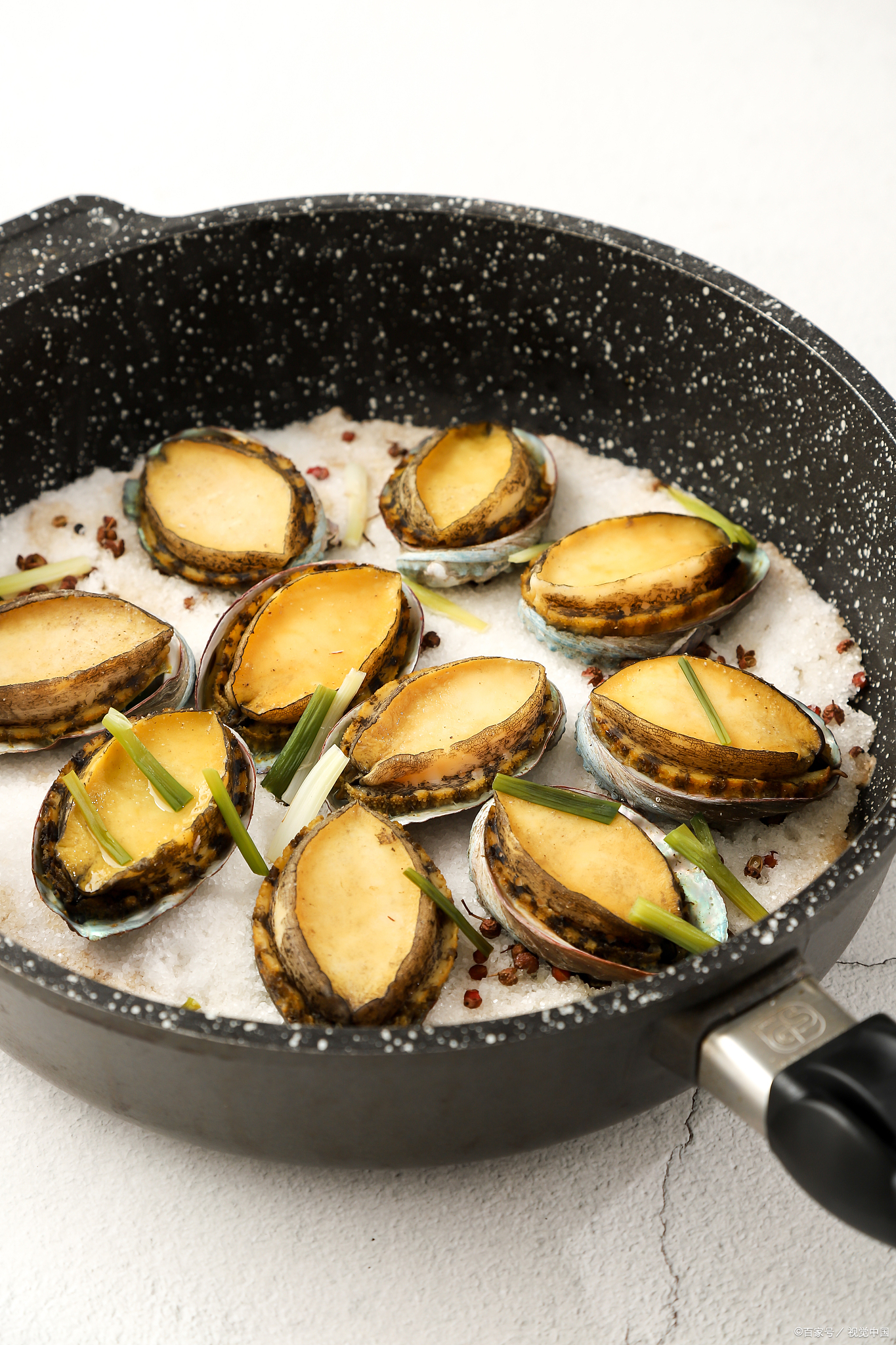 究其原因,主要在于鲍鱼产量的增加和养殖技术的持续进步,使得这种高端