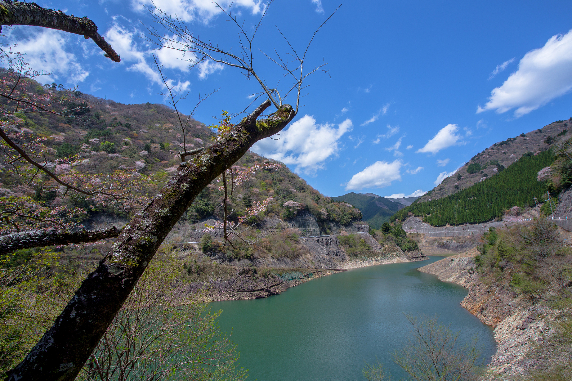 环翠峪风景名胜区位于郑州西南40公里的荥阳市境内,是国家aaa级旅游
