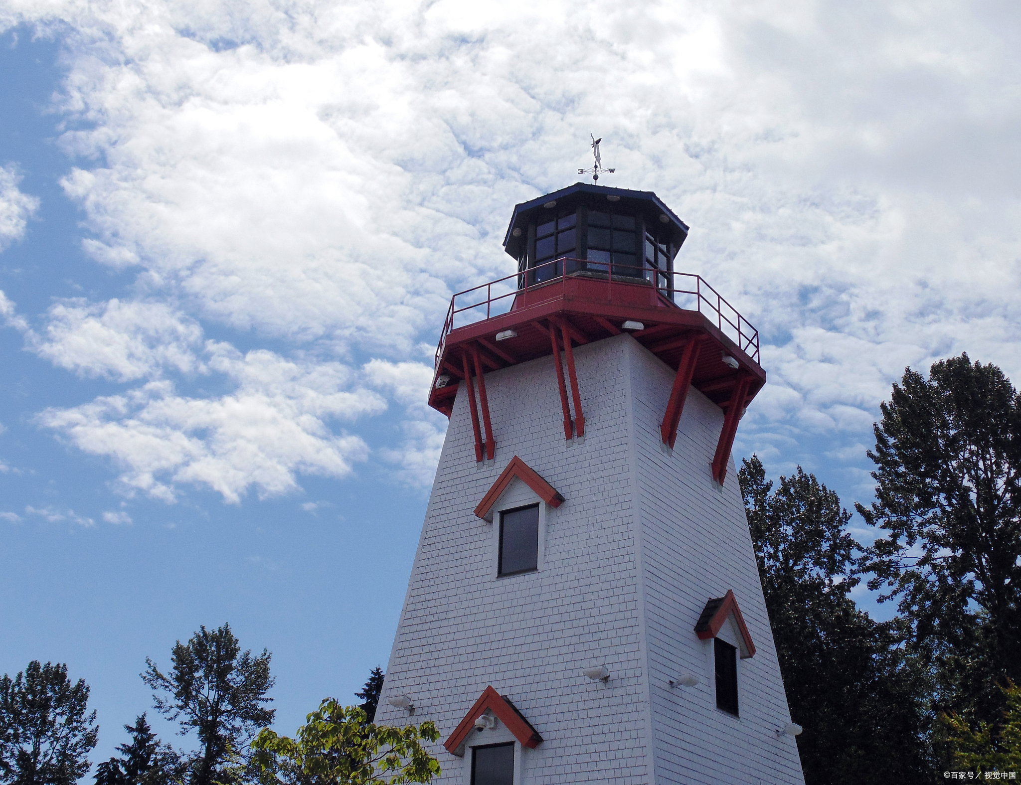 去青岛情人坝休闲风情街,在灯塔下许下爱的誓言!