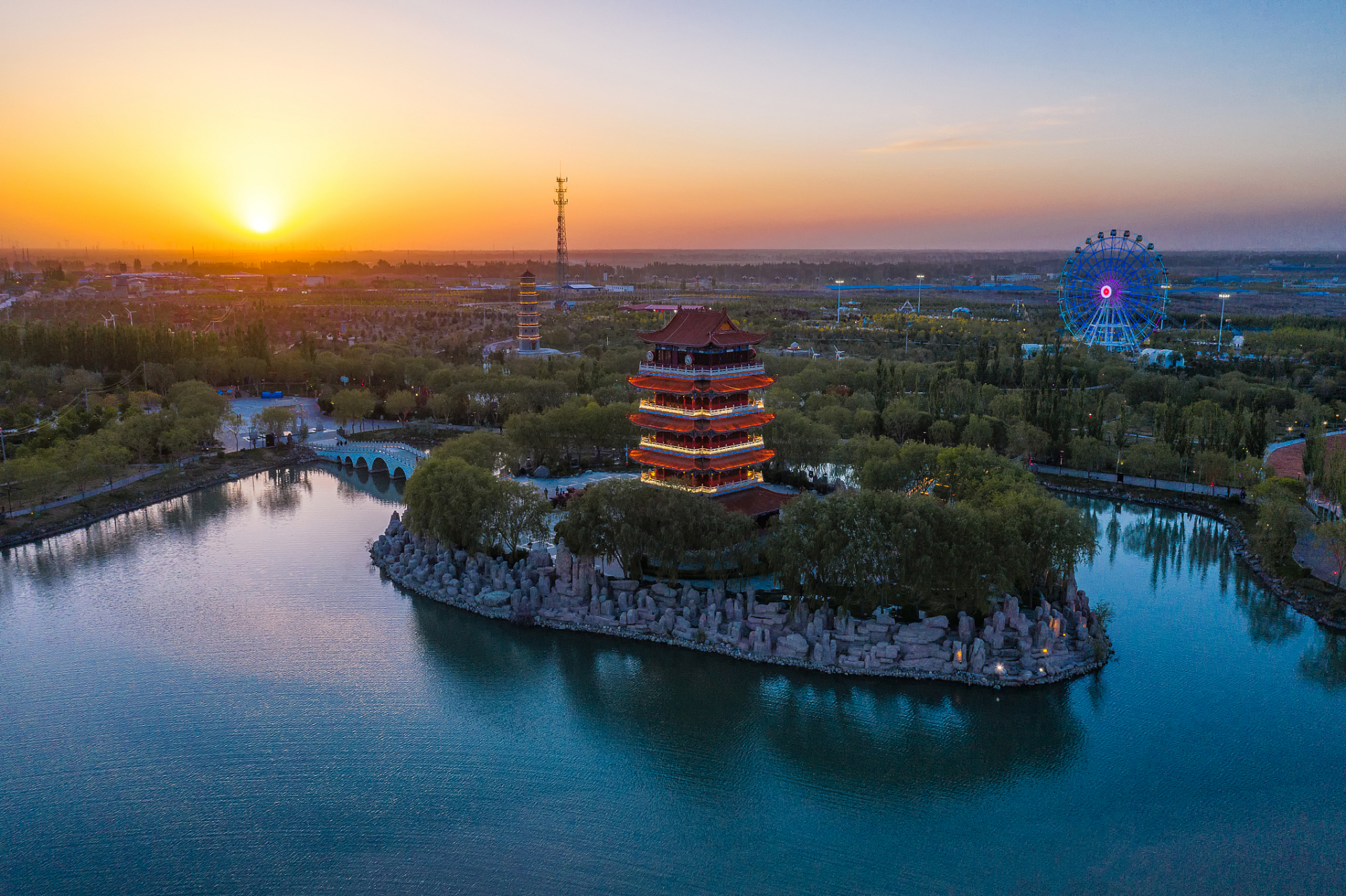 东昌湖宛如一颗璀璨的明珠,镶嵌在聊城大地.