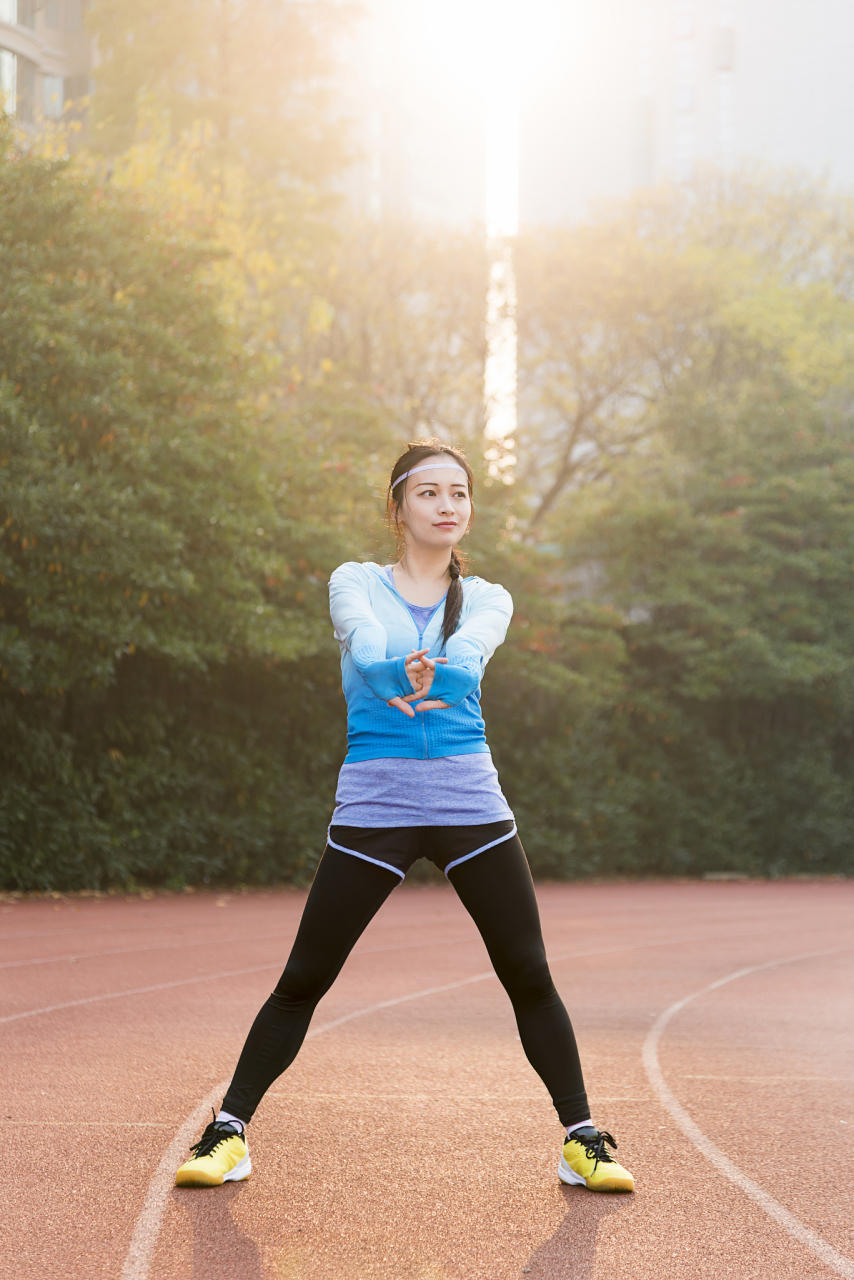 2,刚买了新跑鞋,打算出去跑两圈,炫耀炫耀顺便