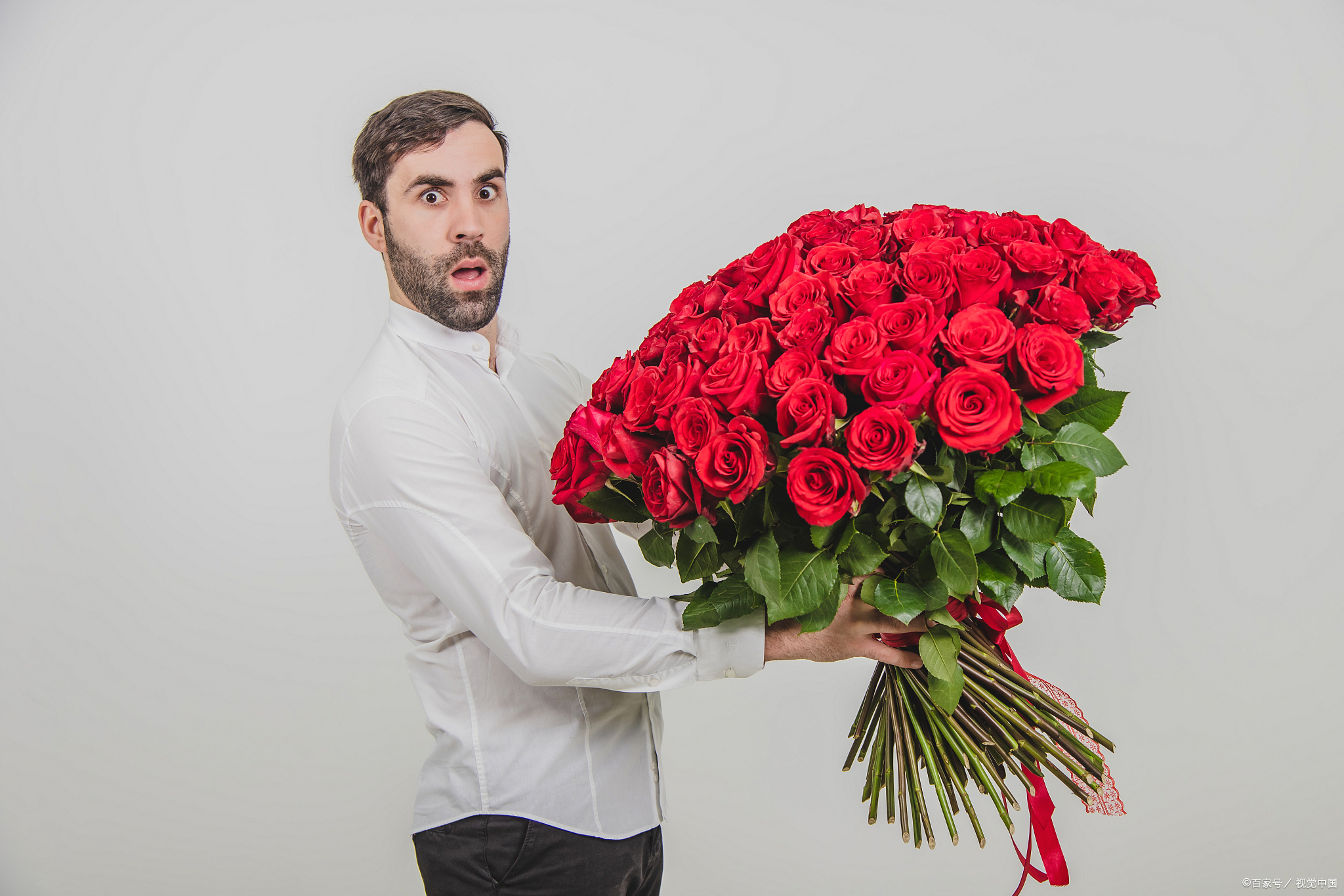 女生委婉拒绝男生送花的艺术