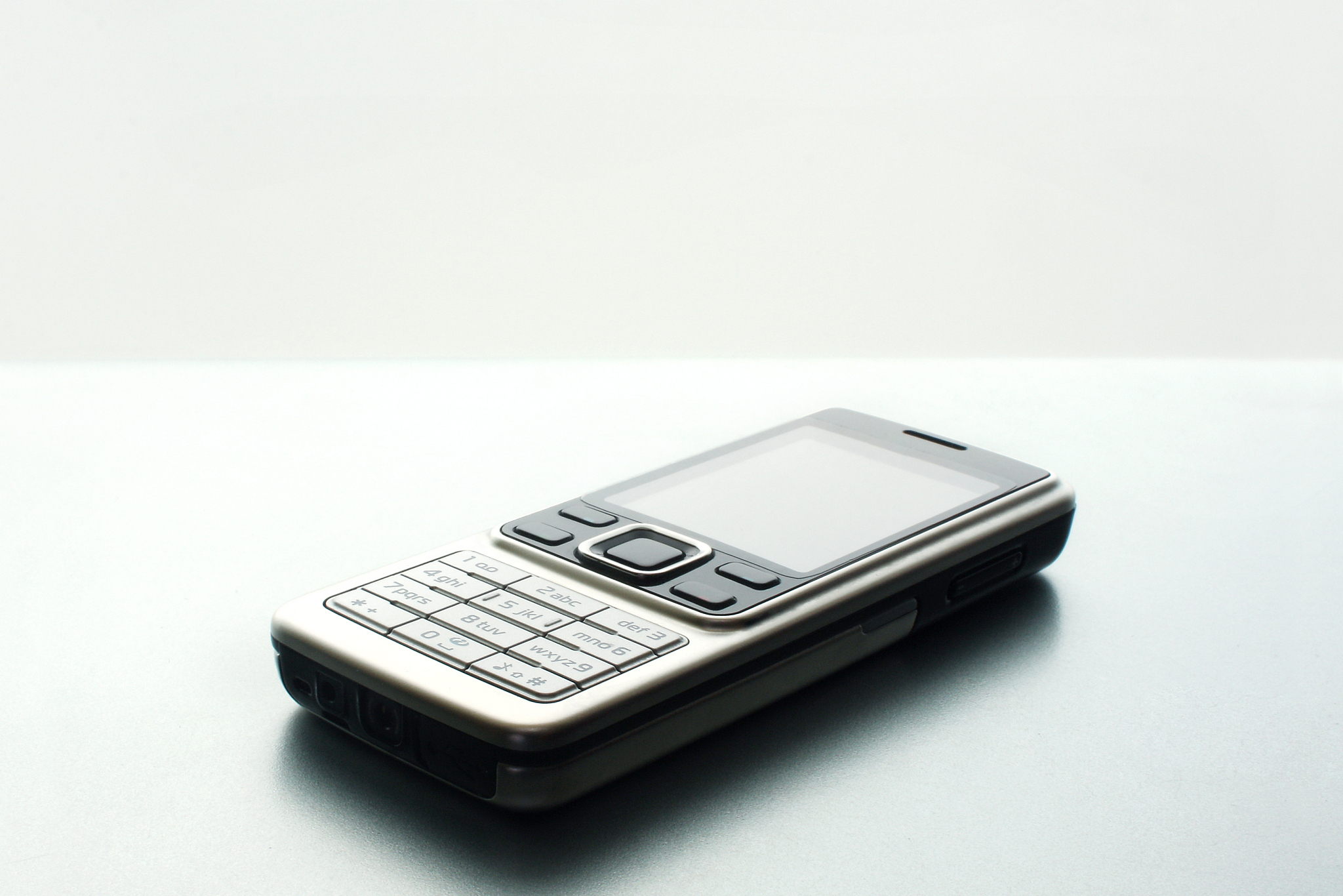 诺基亚老款手机以其独特设计,卓越性能,拍照功能和质量坚固等特点