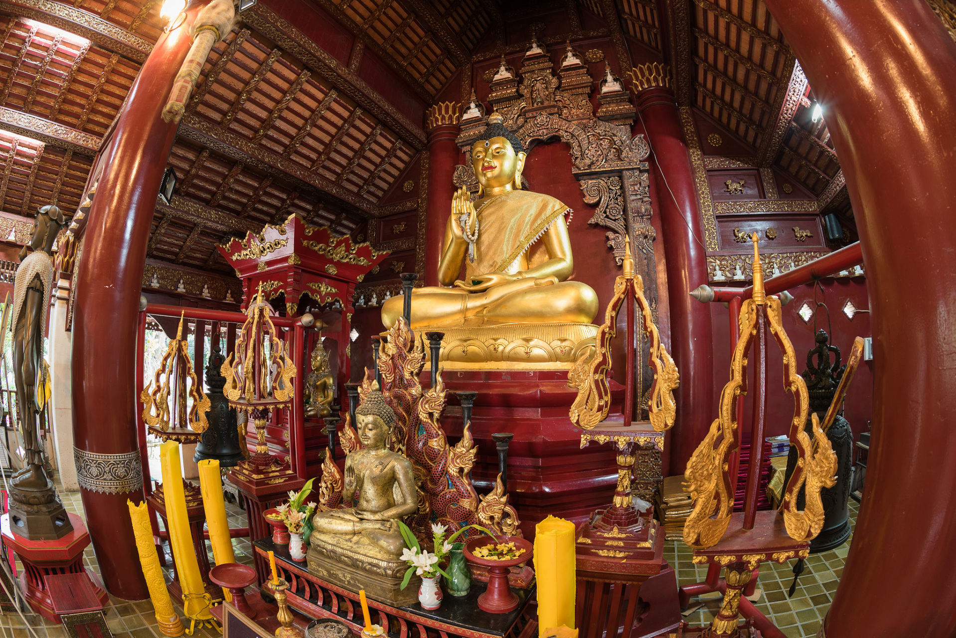 广西南宁的观音禅寺被誉为"民间小故宫",是香火最旺的佛寺,据说许愿很