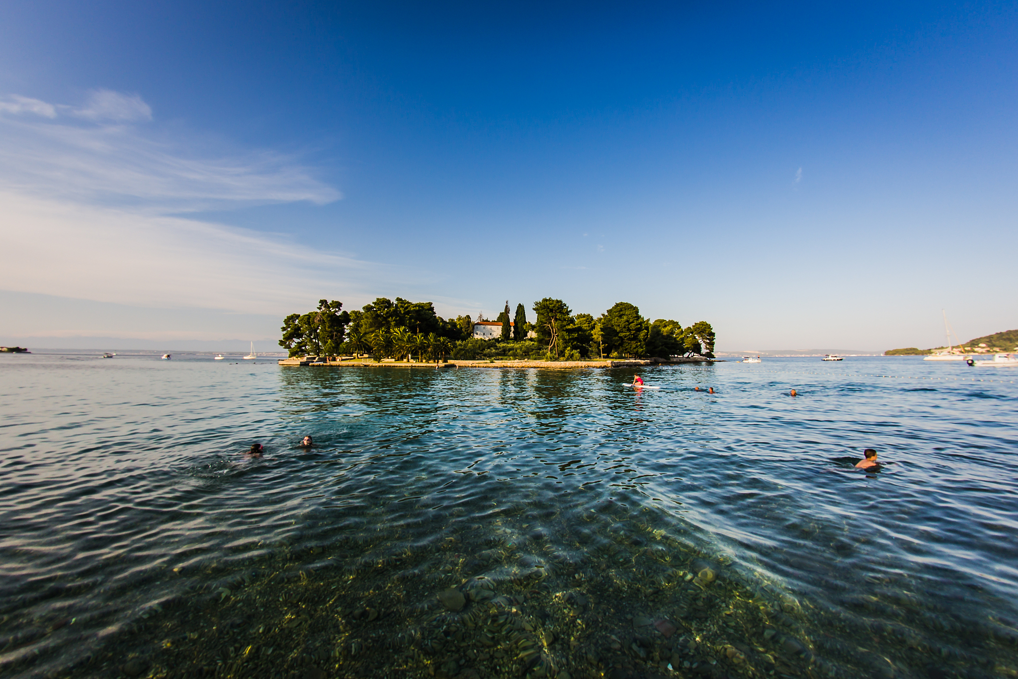 住宿和餐饮选择丰富,可品尝云南美食.[原文:抚仙湖三天游玩攻略]