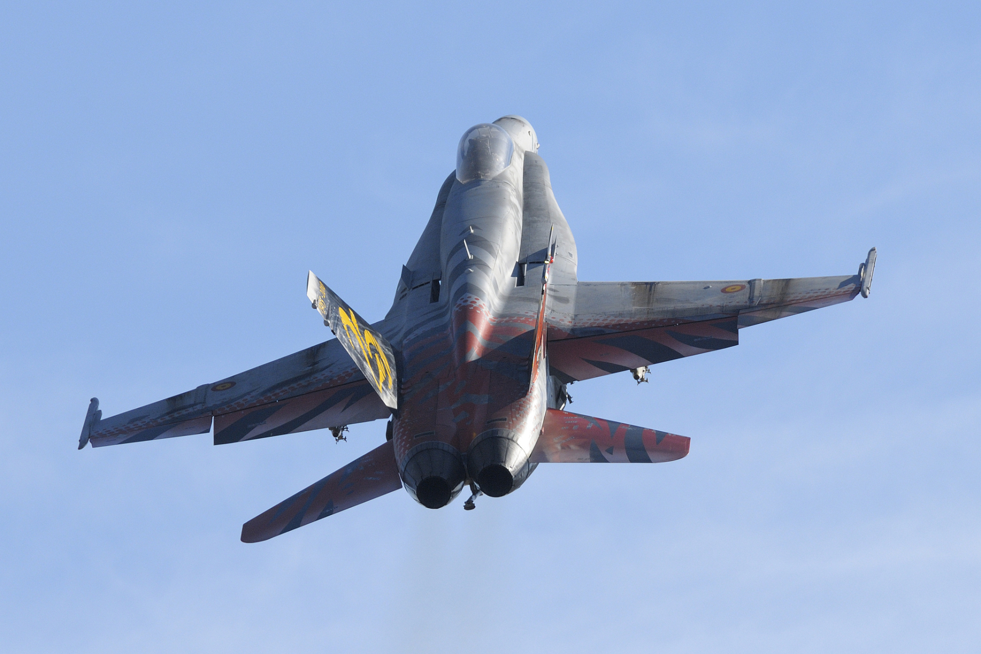 美军b-21轰炸机即将亮相啦!