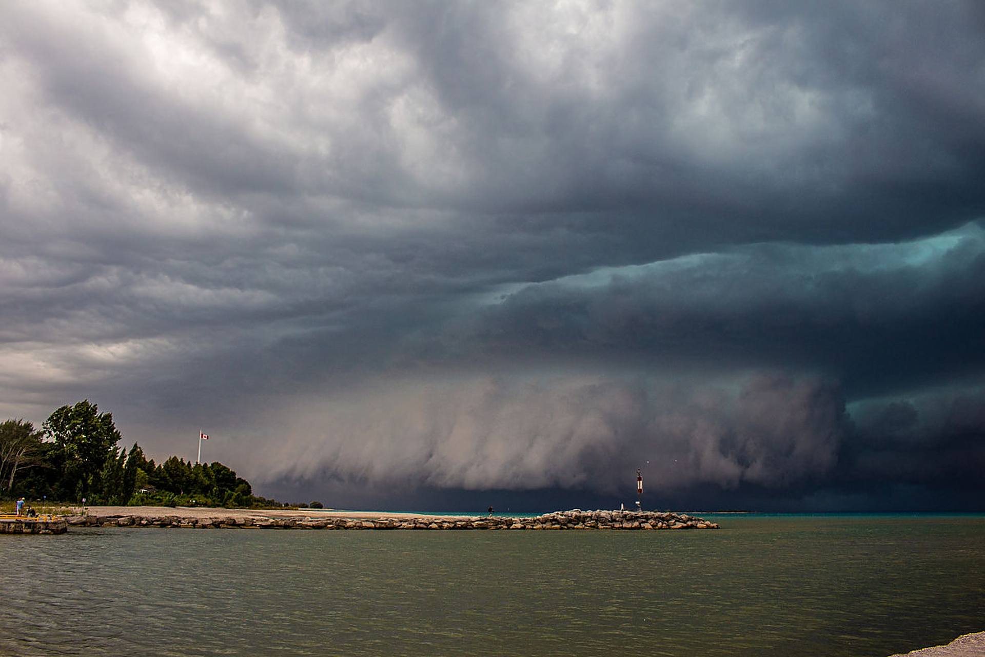 新疆塔城出现超级单体风暴云  96152023年8月12日,新疆塔城市