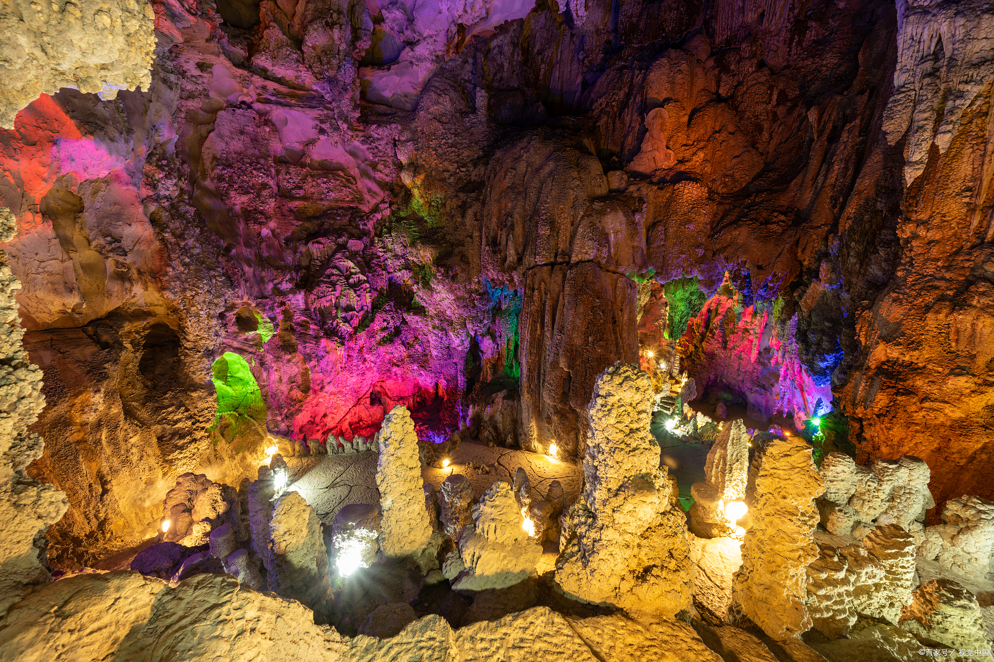 玉龙洞景区介绍:领略神奇的喀斯特溶洞风光