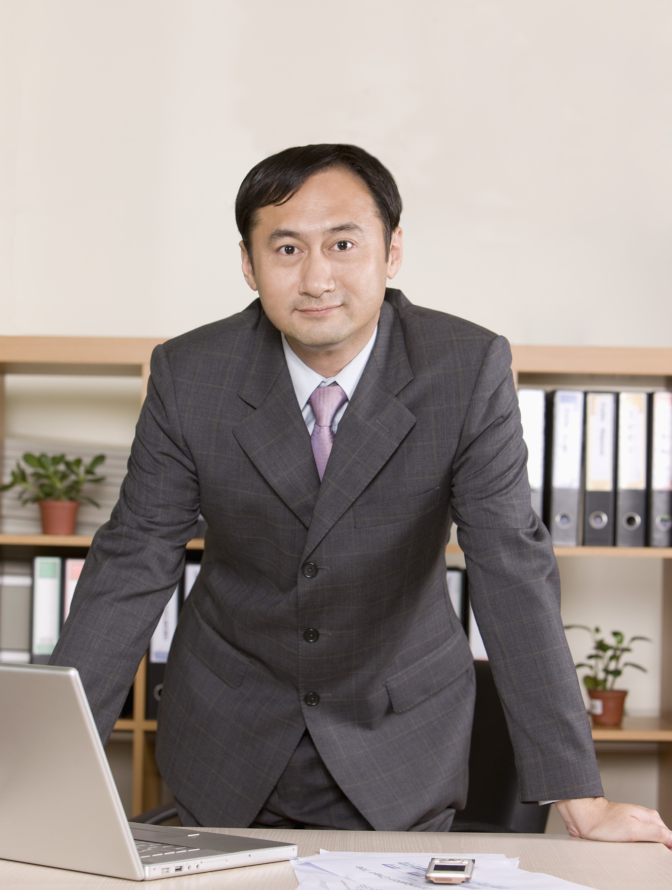 手指伸进机床惊动老板获赔