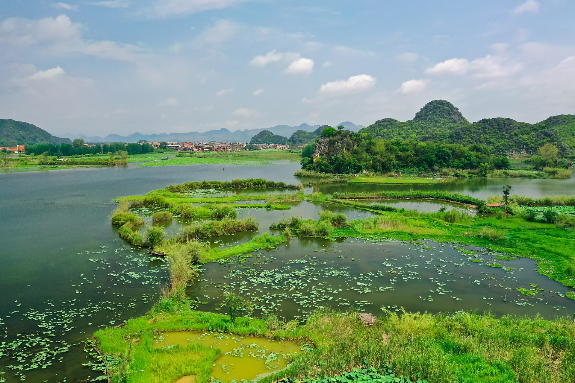 文山州丘北普者黑景区:探秘摆龙湖的"母亲河"情怀  在滇东南的岩溶