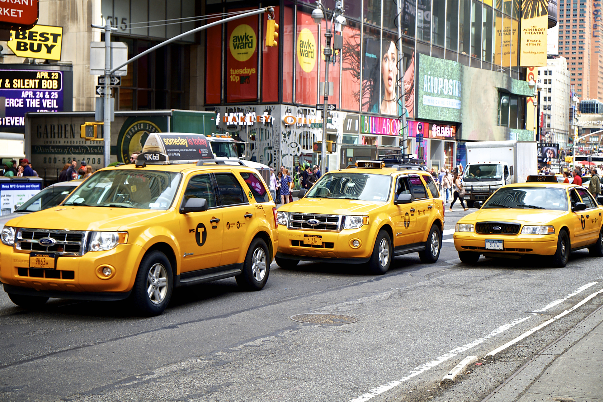 你是否曾经在香港打车时遇到过不公平待遇?比如被要求支付3倍的车费!
