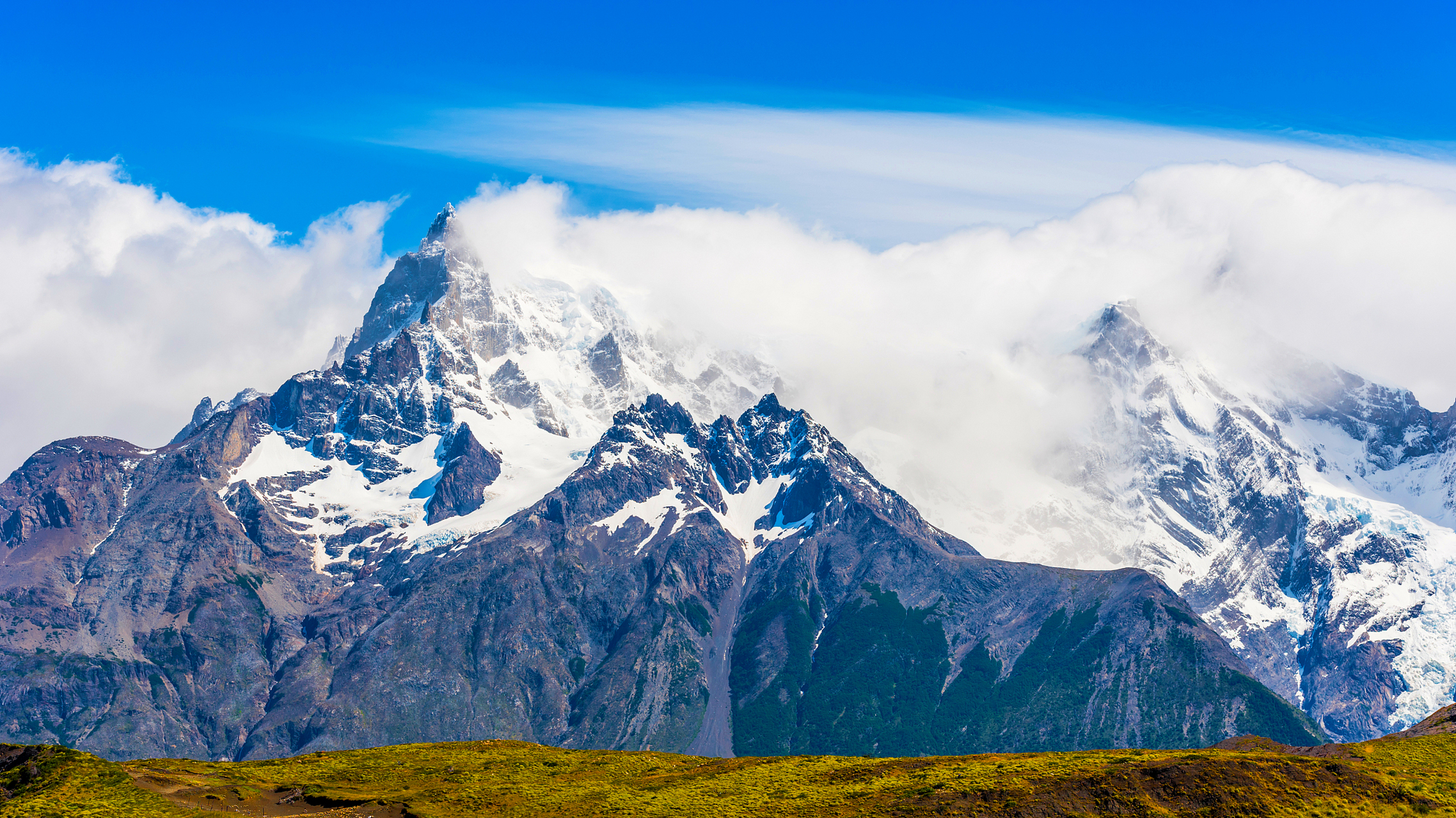 冬日冰雪漫游季# 云南梅里雪山,作为中国最美的雪景之一,吸引了无数