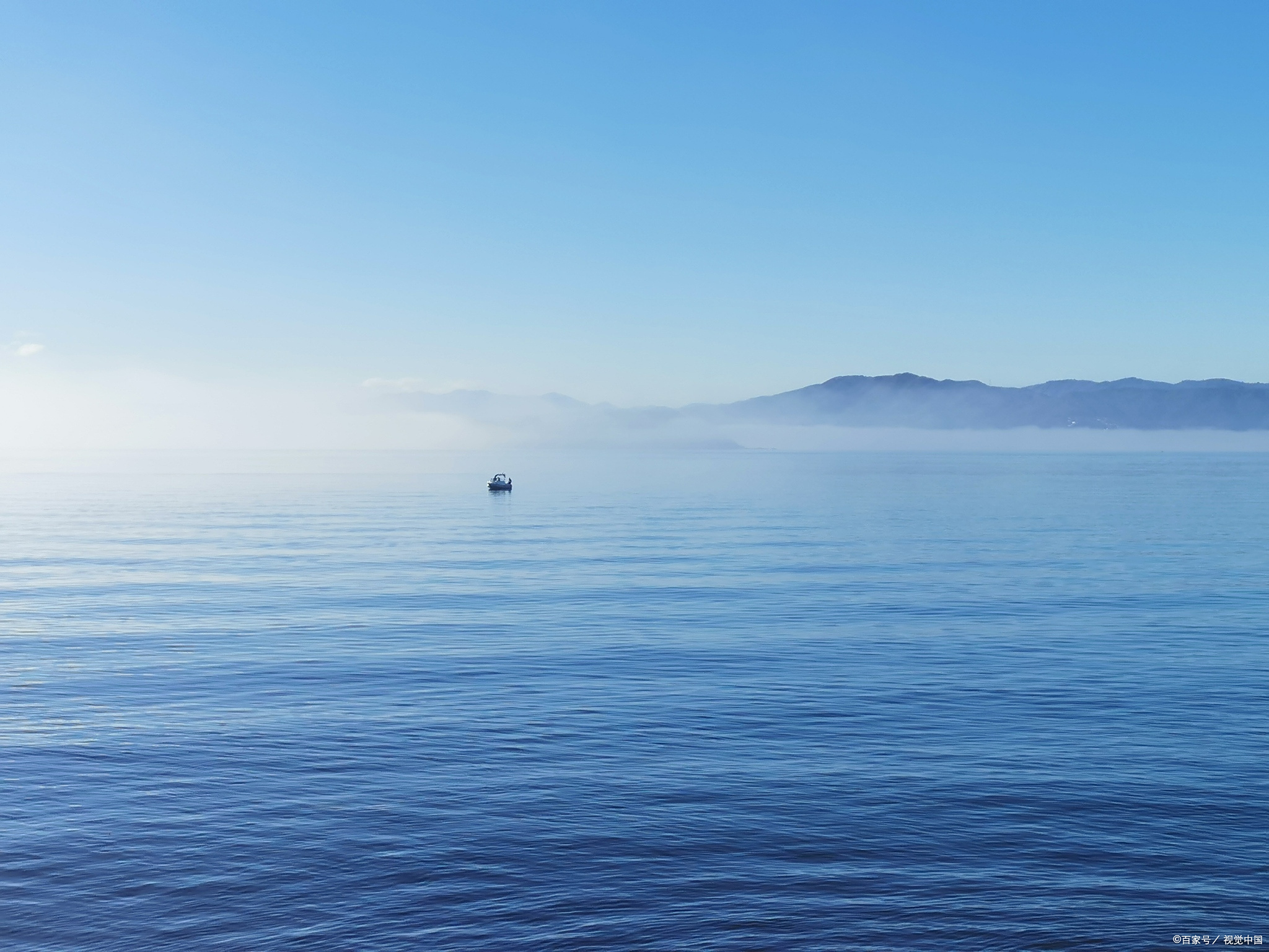 你如同大海一般深邃而广阔,包容着我所有的情绪与梦想