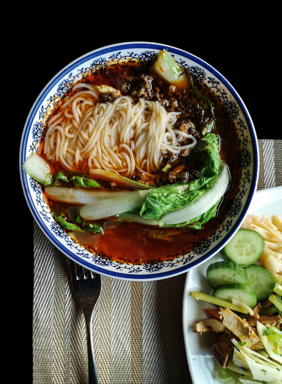 五千年食光,从古至今,辣肉面一直陪伴着中国人民的餐桌,见证着中华