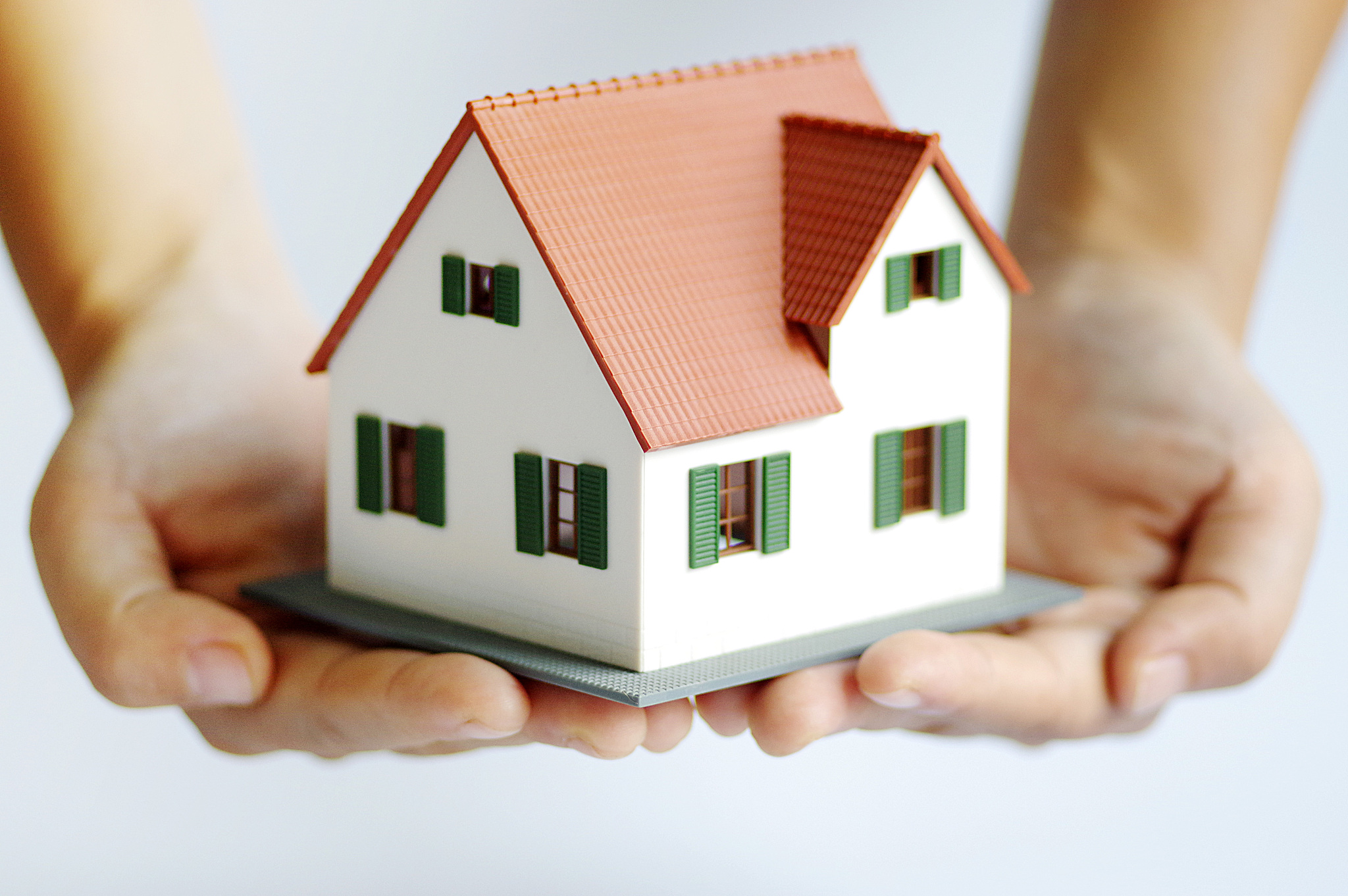 直接责任主体:开发商是房屋的建设者和销售者,对房屋质量负有直接