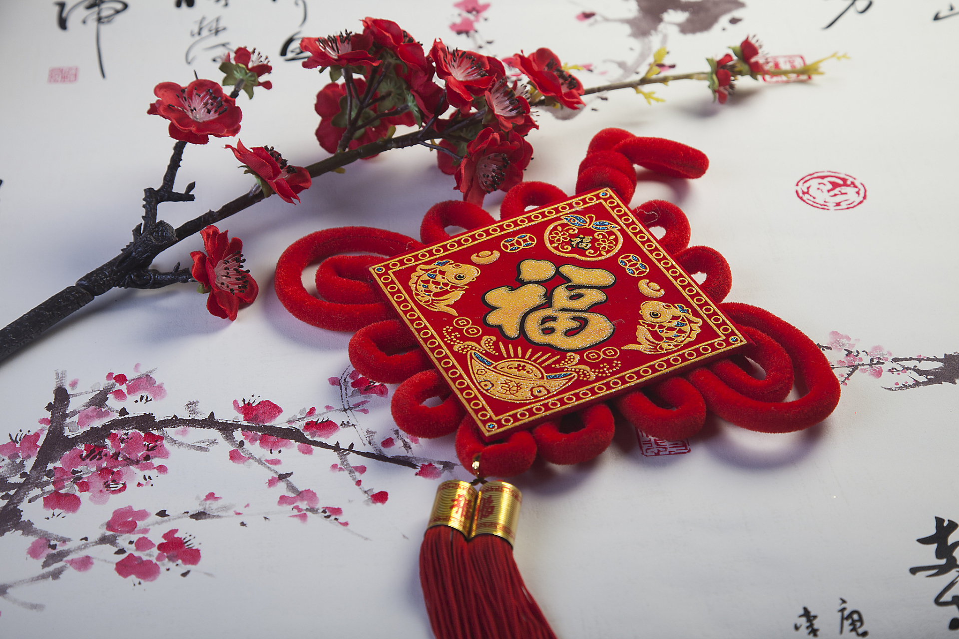 在重要节日,庆典或人生重要时刻,人们会进行祈福.