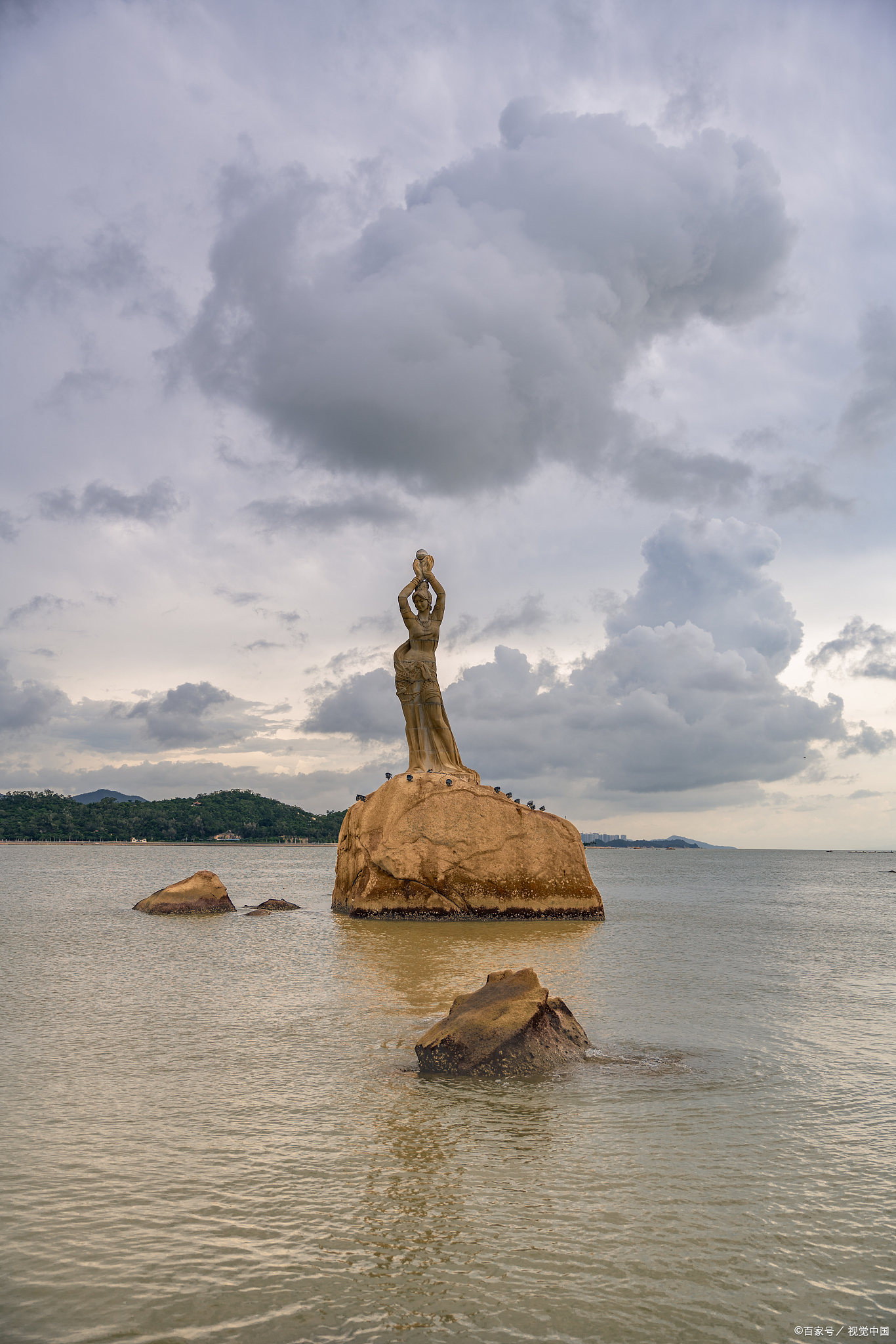 珠海渔女:海风轻语,岁月静好  在珠海这座美丽的海滨城市,有一座标志