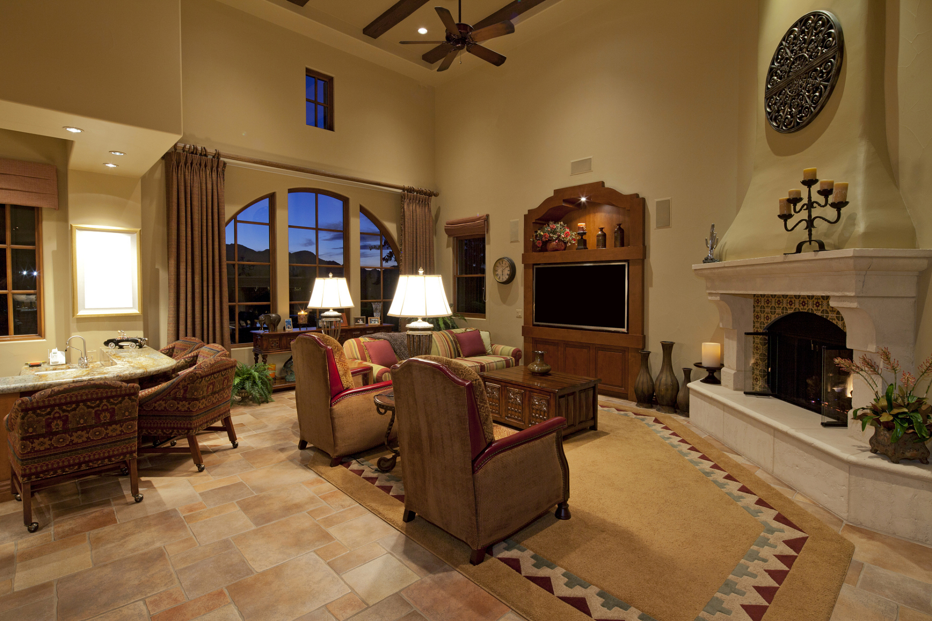 如果你选择公寓装修美式风格,以下是一些方面可以考虑:  1.