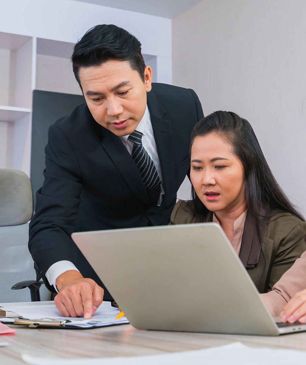 在人事主管上报的裁员赔偿清单里,我发现了一个奇怪的现象,工龄和岗位