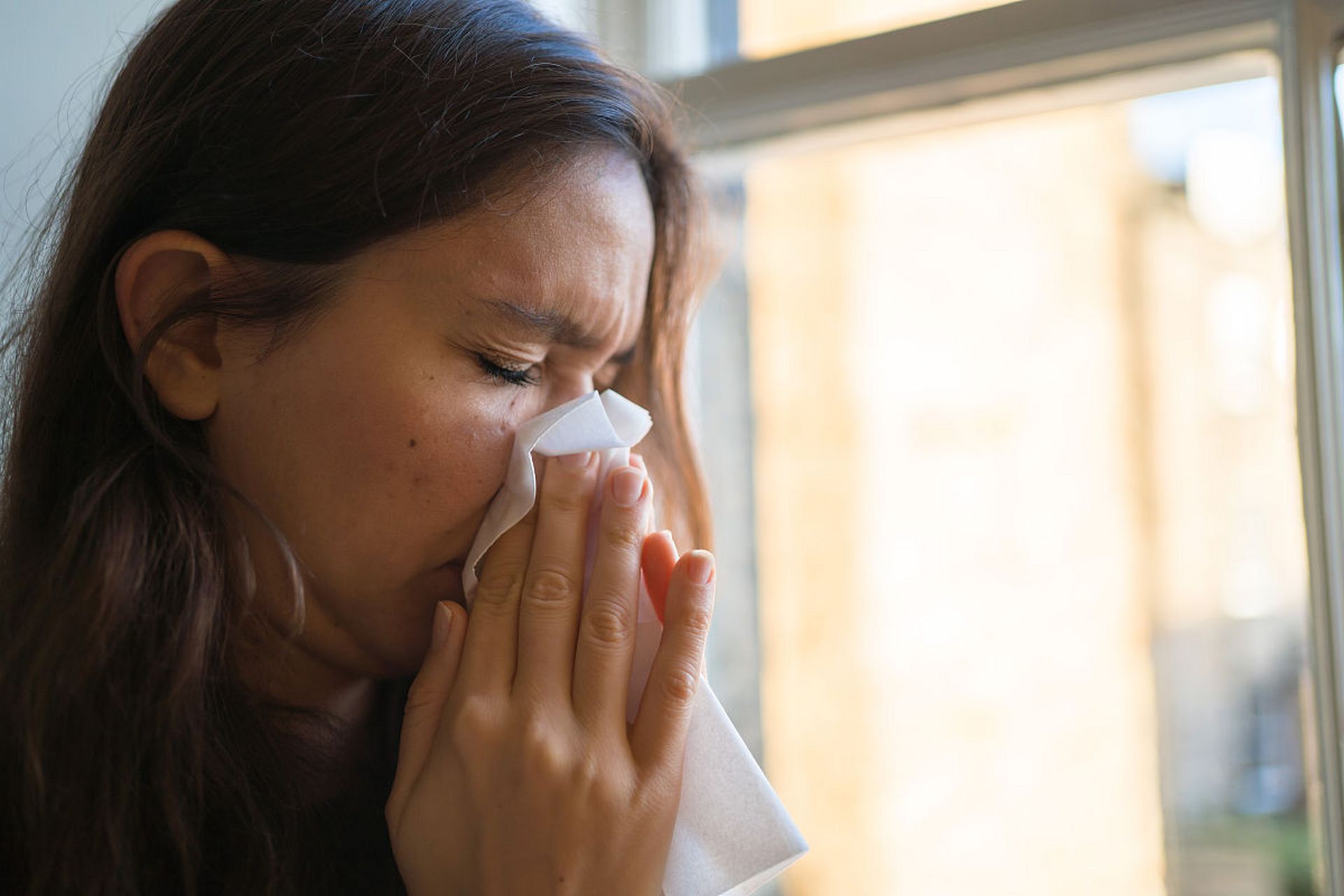 当人哭泣时,眼泪和鼻涕同时增多是由于眼部和鼻腔的生理结构和功能