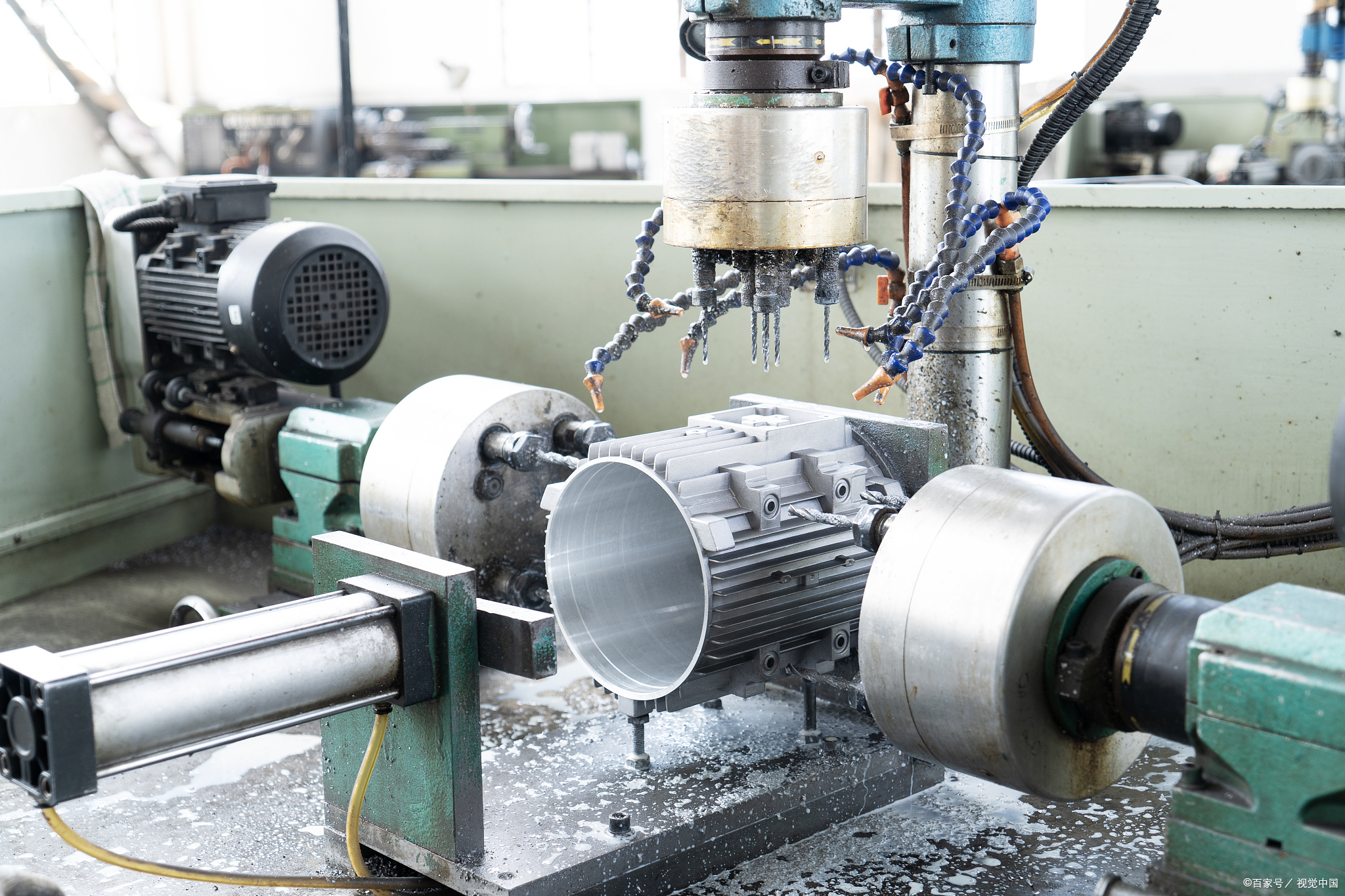生产设备圆法兰自动生产线图片三类轴承加工视频磁力钻床现场使用照片