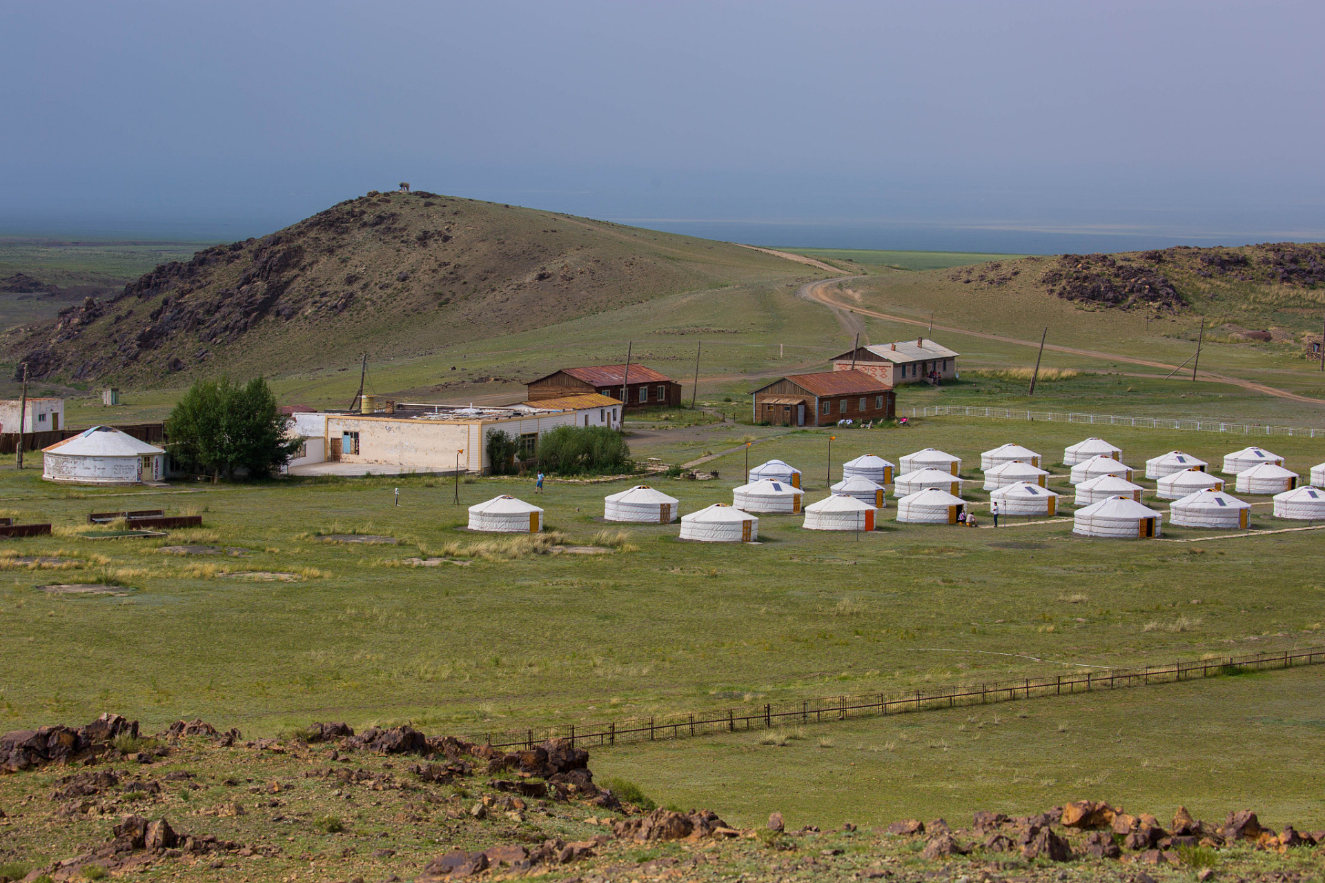 我来跟大家分享一个超级震撼的旅行目的地——内蒙古金帐汗蒙古部落!