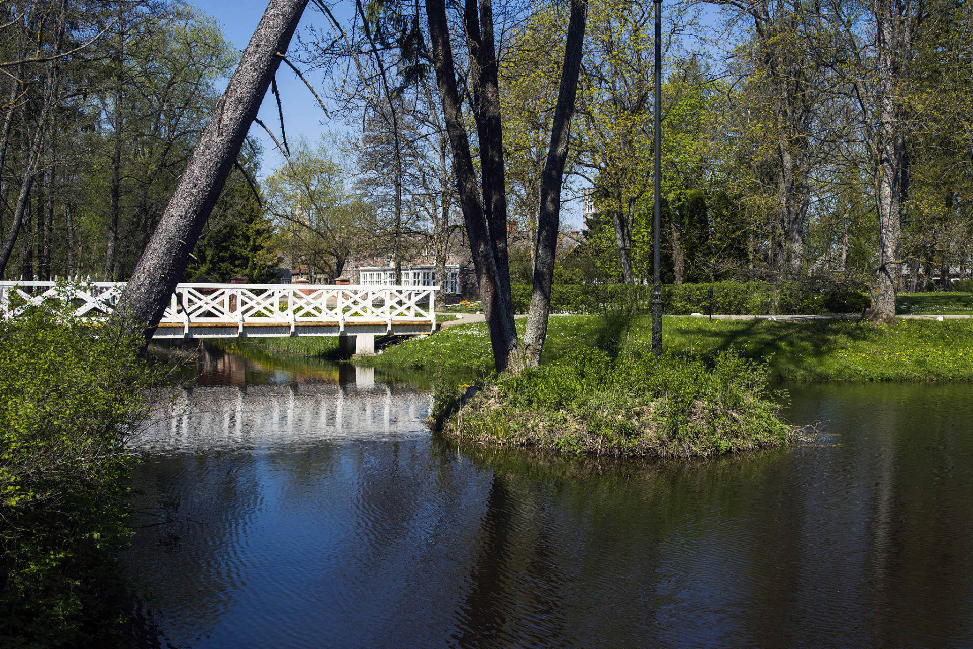 沣河森林公园是西安的一颗璀璨明珠,拥有湖泊,瀑布等自然景观和古建筑