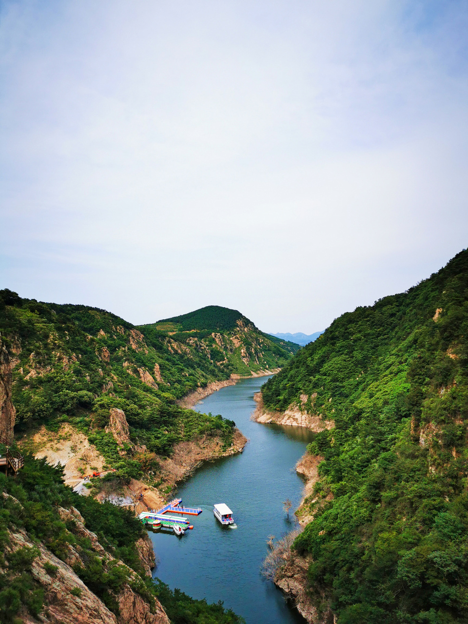 山东省位于中国东部沿海地区,拥有丰富多彩的自然景观和人文遗产