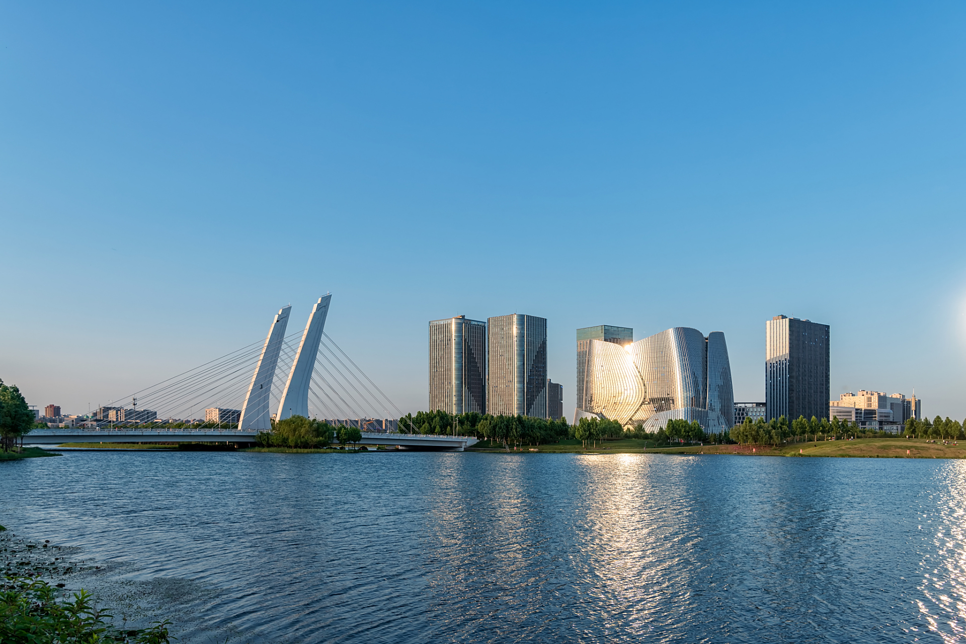 前不久河南郑州龙子湖大学城火了,龙子湖大学城本科和专科院校加评创