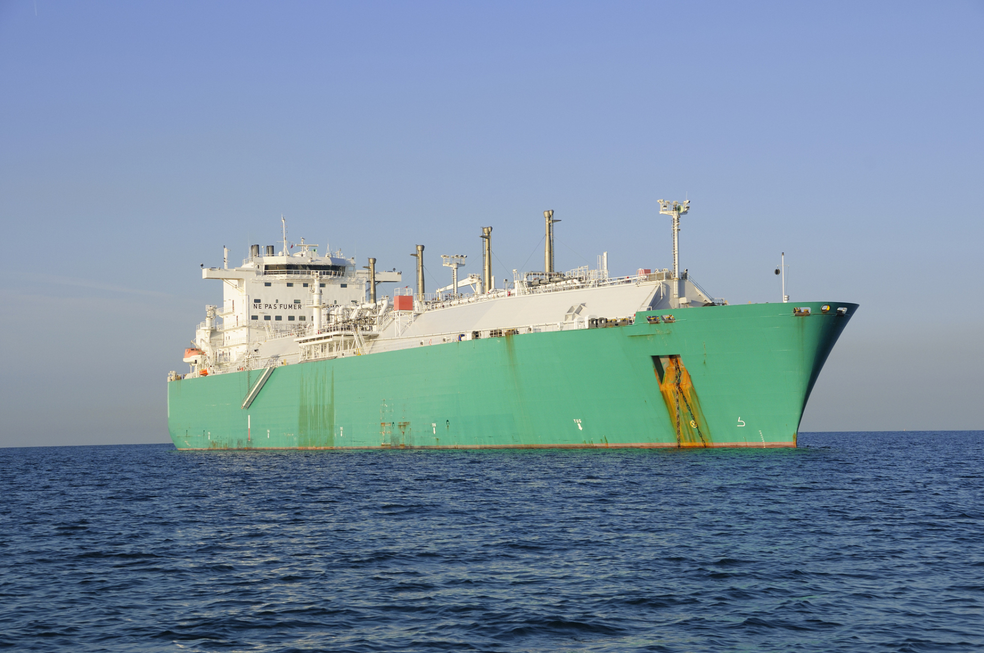 氨氢动力海上船舶发展现状及技术难点分析  随着全球对清洁能源需求的