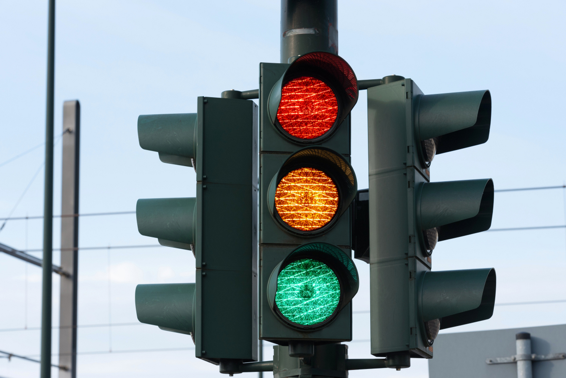 交通灯是交通规则中的重要组成部分,通过不同颜色的灯光指示驾驶者和