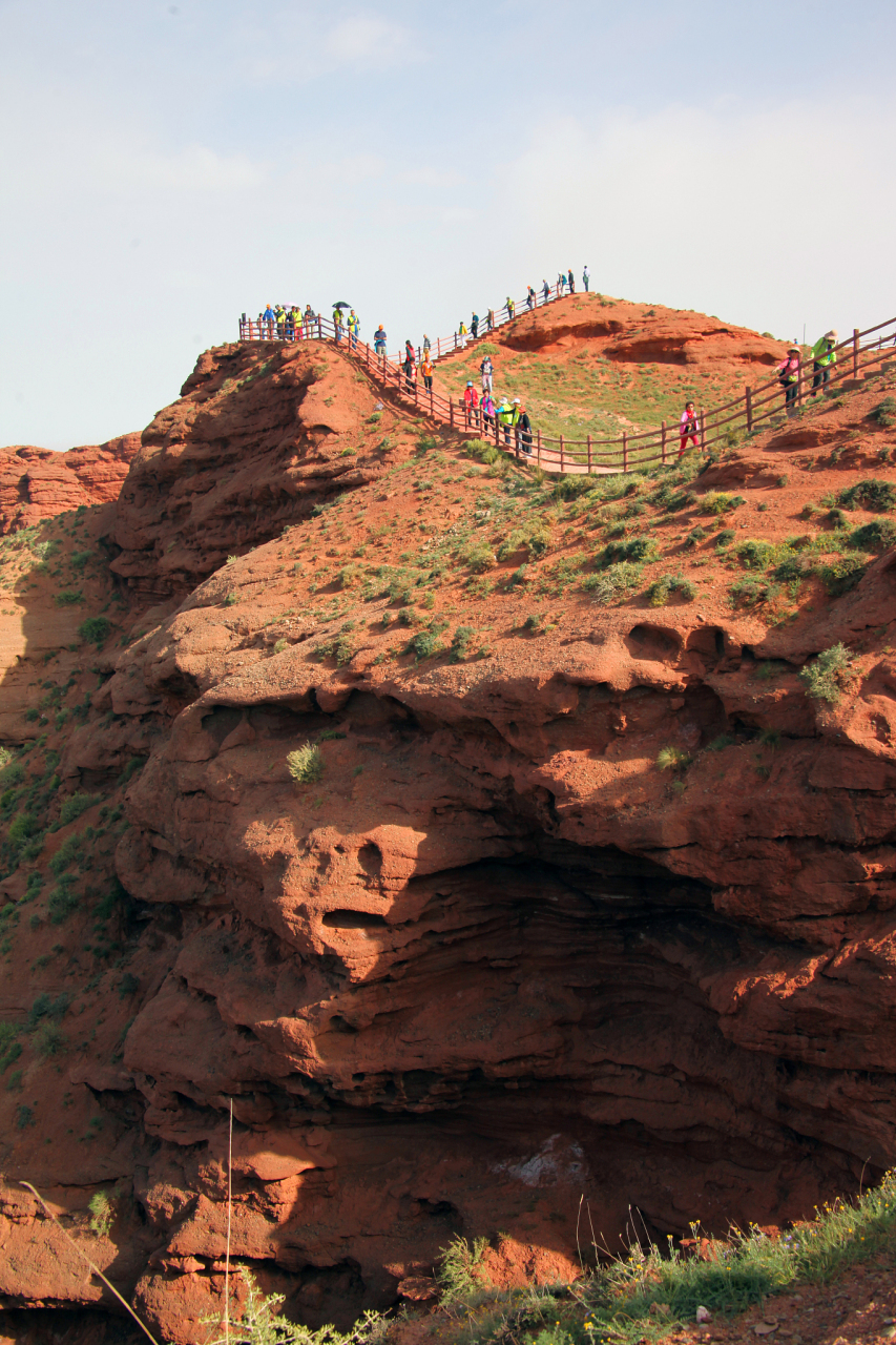 位于宁夏固原市西吉县城北边15公里的火石寨乡,这个地方有着让人震撼