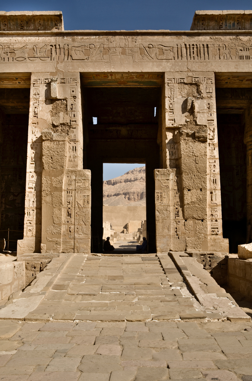 阿布辛贝神庙的光  阿布辛贝神庙是拉美西斯二世统治