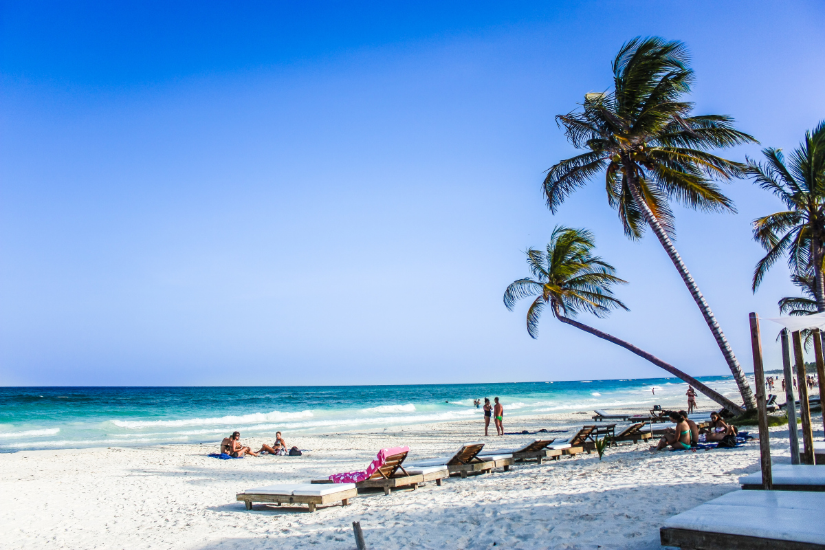 莱雷海滩位于莱雷半岛的海岸,甲米和奥南市的南部,距离甲米镇有一定距