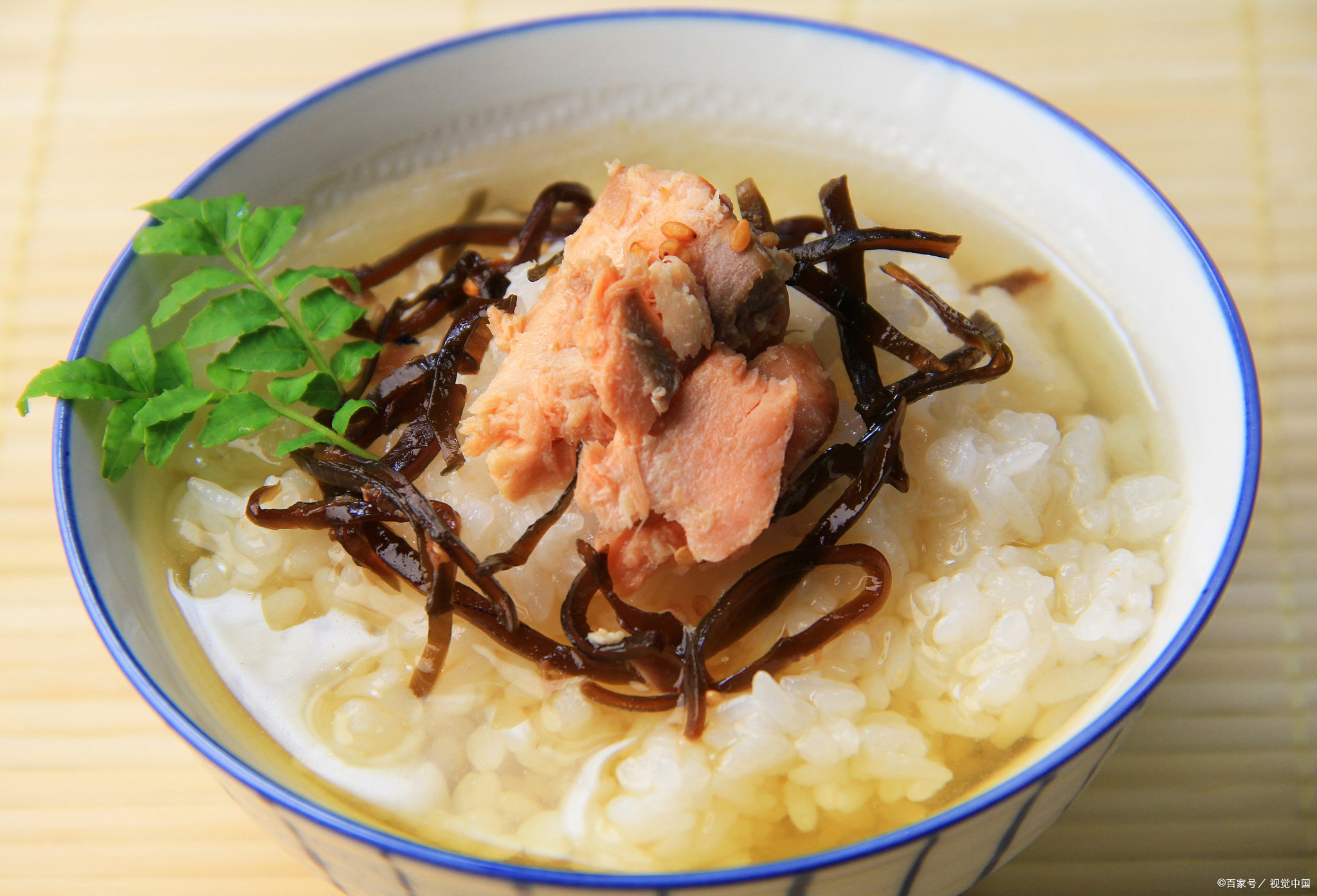 汤泡饭虽然方便,但幼儿久吃却不好,孩子再爱吃,也别给宝宝多吃