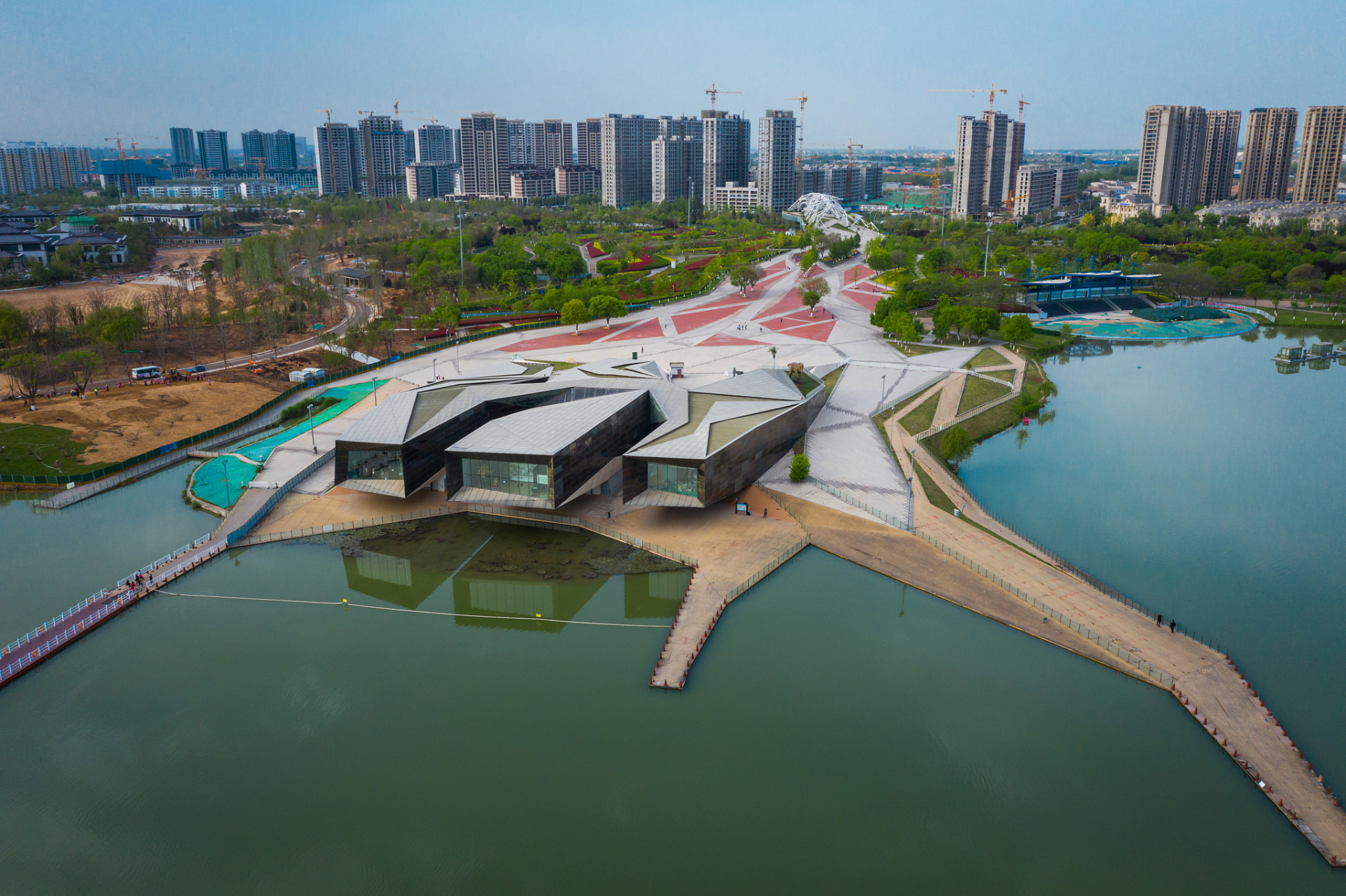 西安世博园位于西安市浐灞生态区广运潭,是2011西安世界园艺博览会