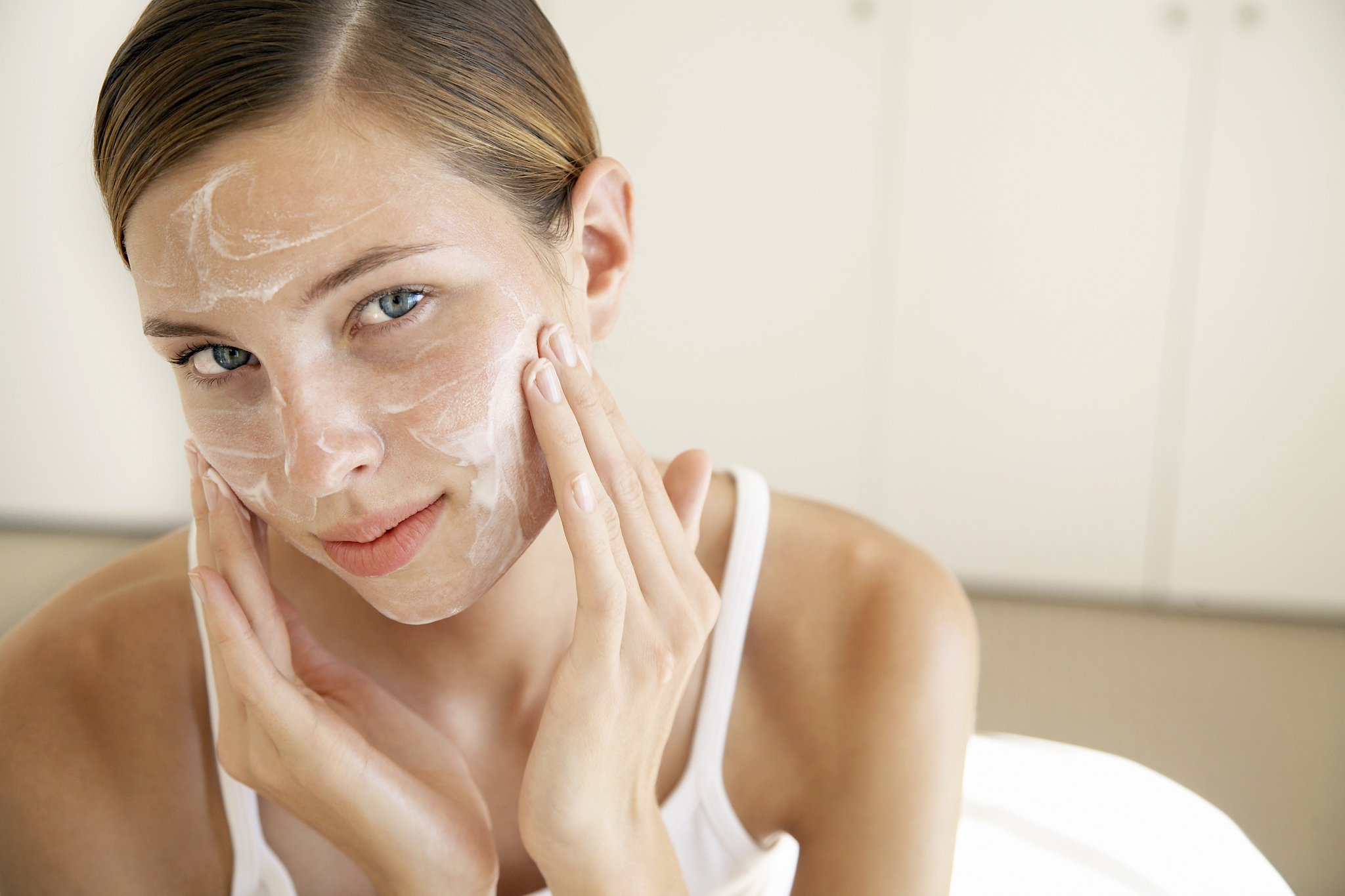 清洁面部保湿的正确步骤,解决肌肤干燥问题