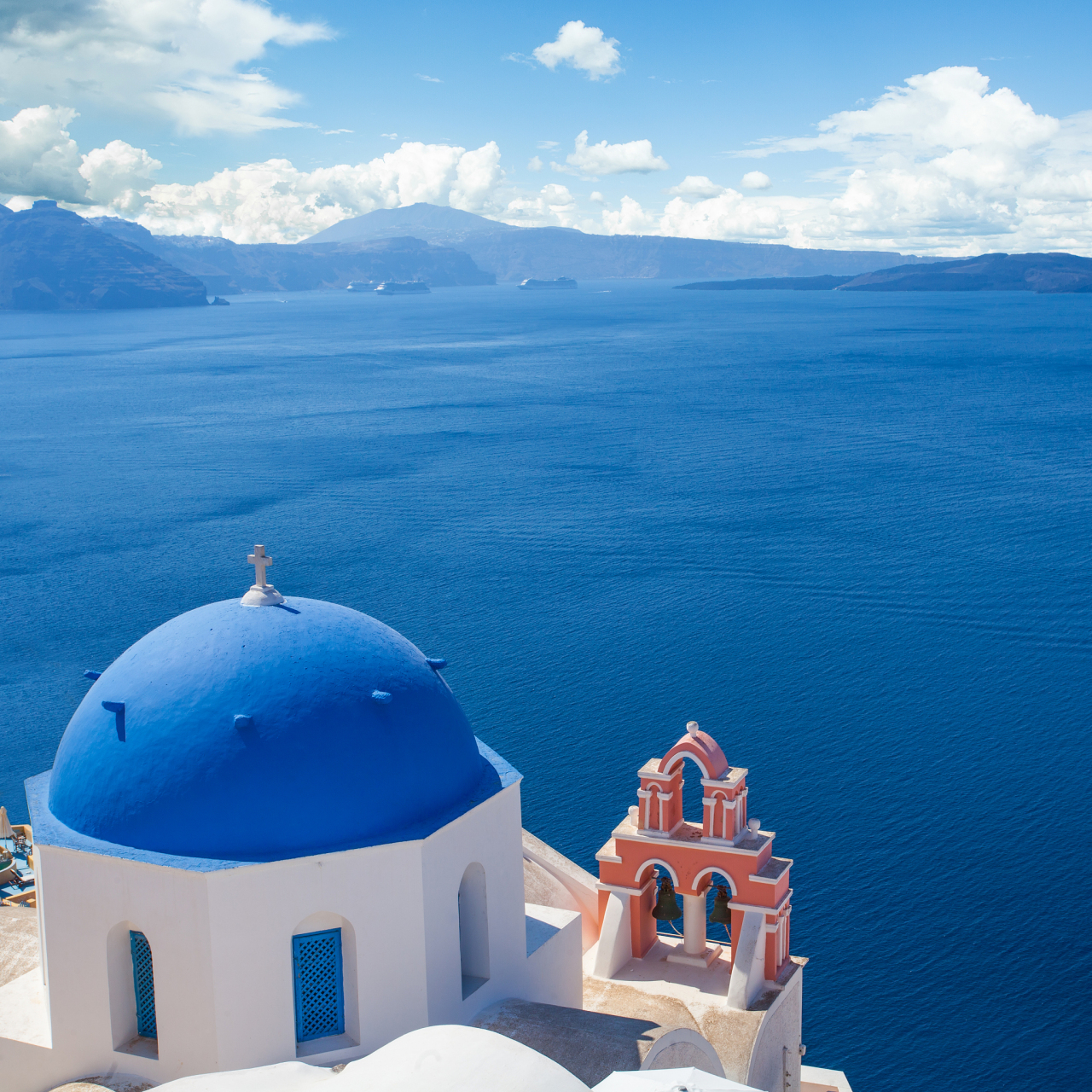 爱琴海位于希腊半岛和小亚细亚半岛之间.