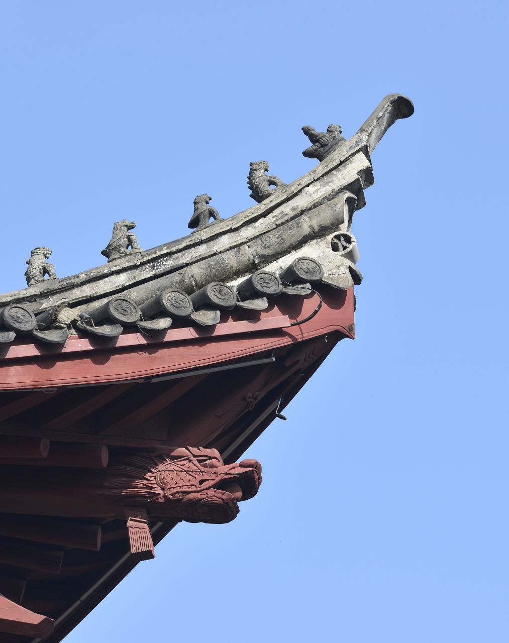 飞檐翘角,是中式建筑的精髓所在,每一个翘角都是一位独立的艺术形象
