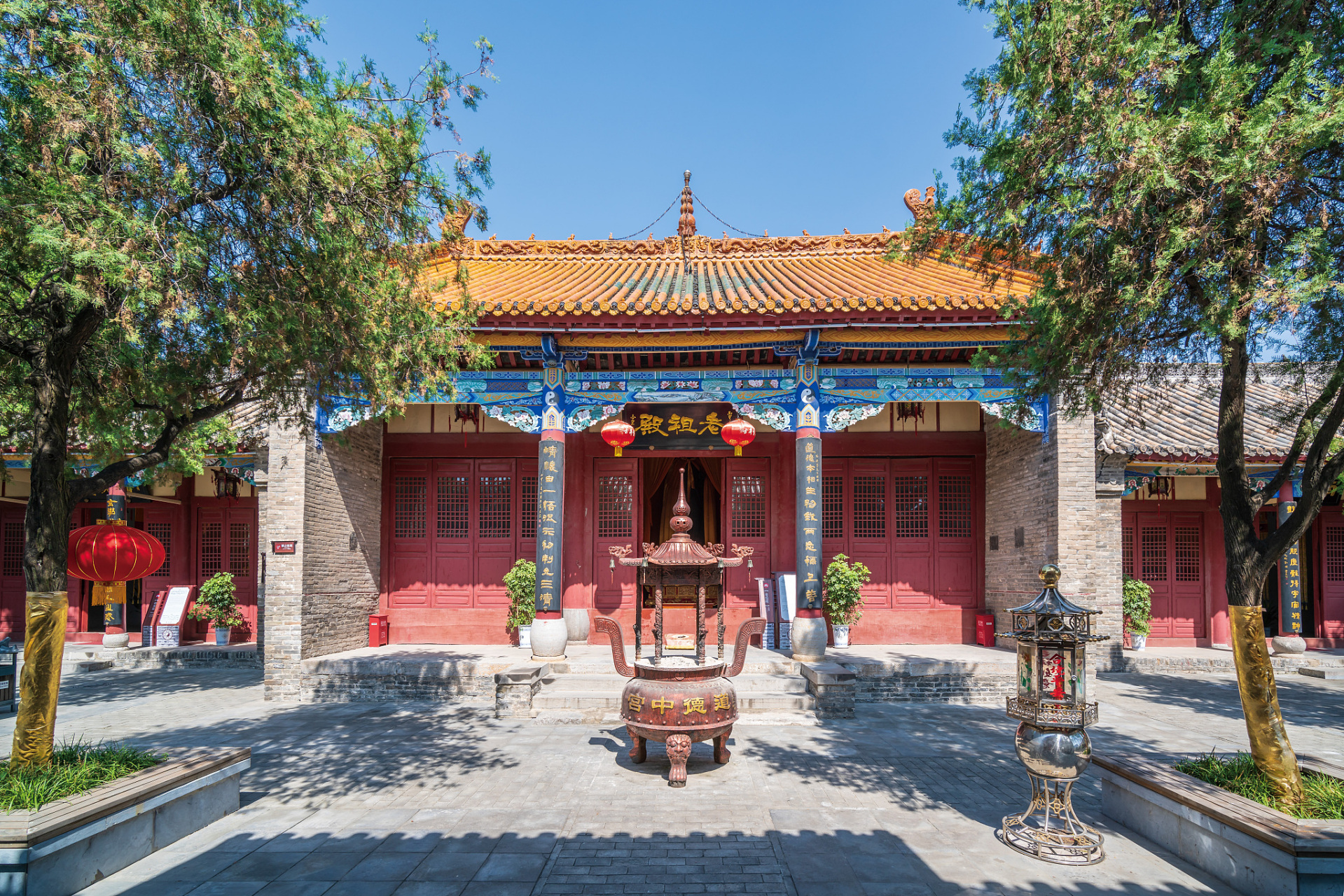 新立屯关帝庙起始于清乾隆年间,经过多次扩建和改建,至今已有两百五