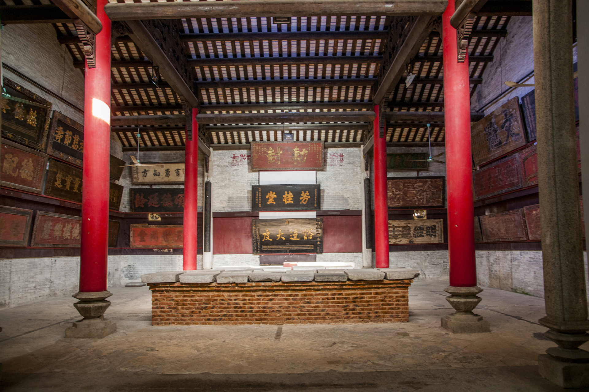 林氏是这个小村庄的大姓,所以不意外地,我们拥有自己的祠堂.