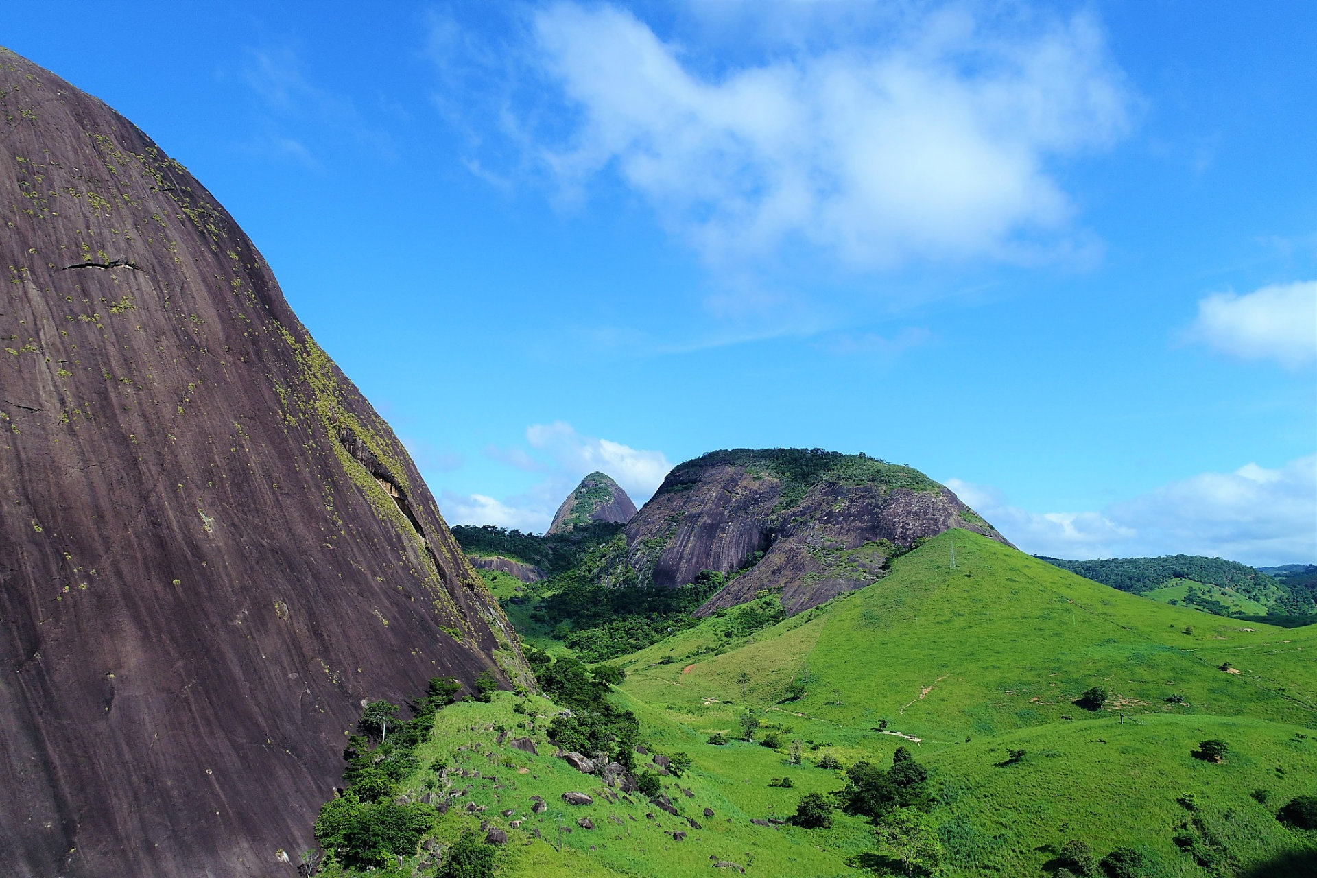 浮盖山位于江山市廿八都镇南面,是浙江,福建和江西三省的交汇点.