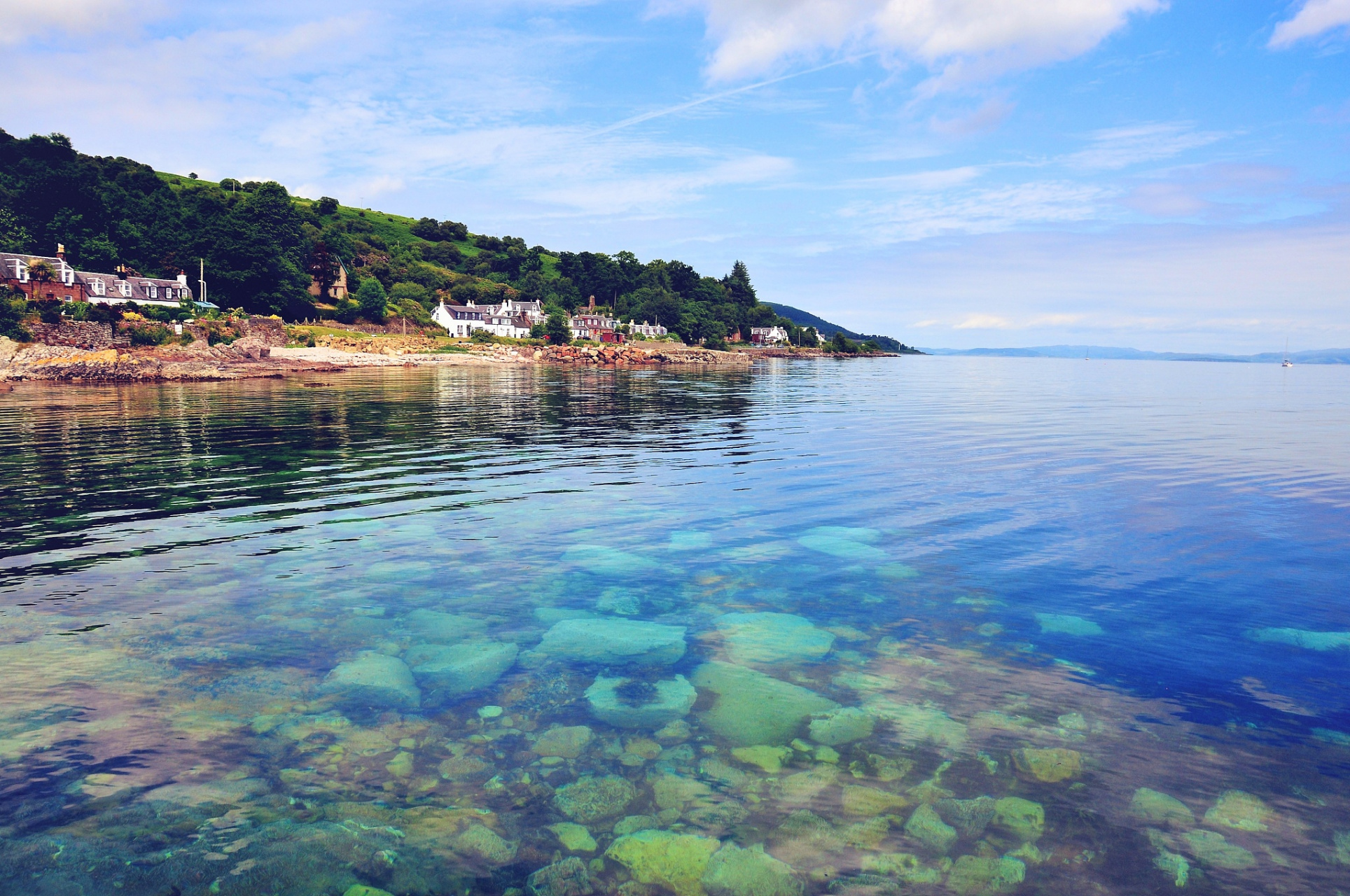 说起抚仙湖啊,那可真是个了不得的地方!