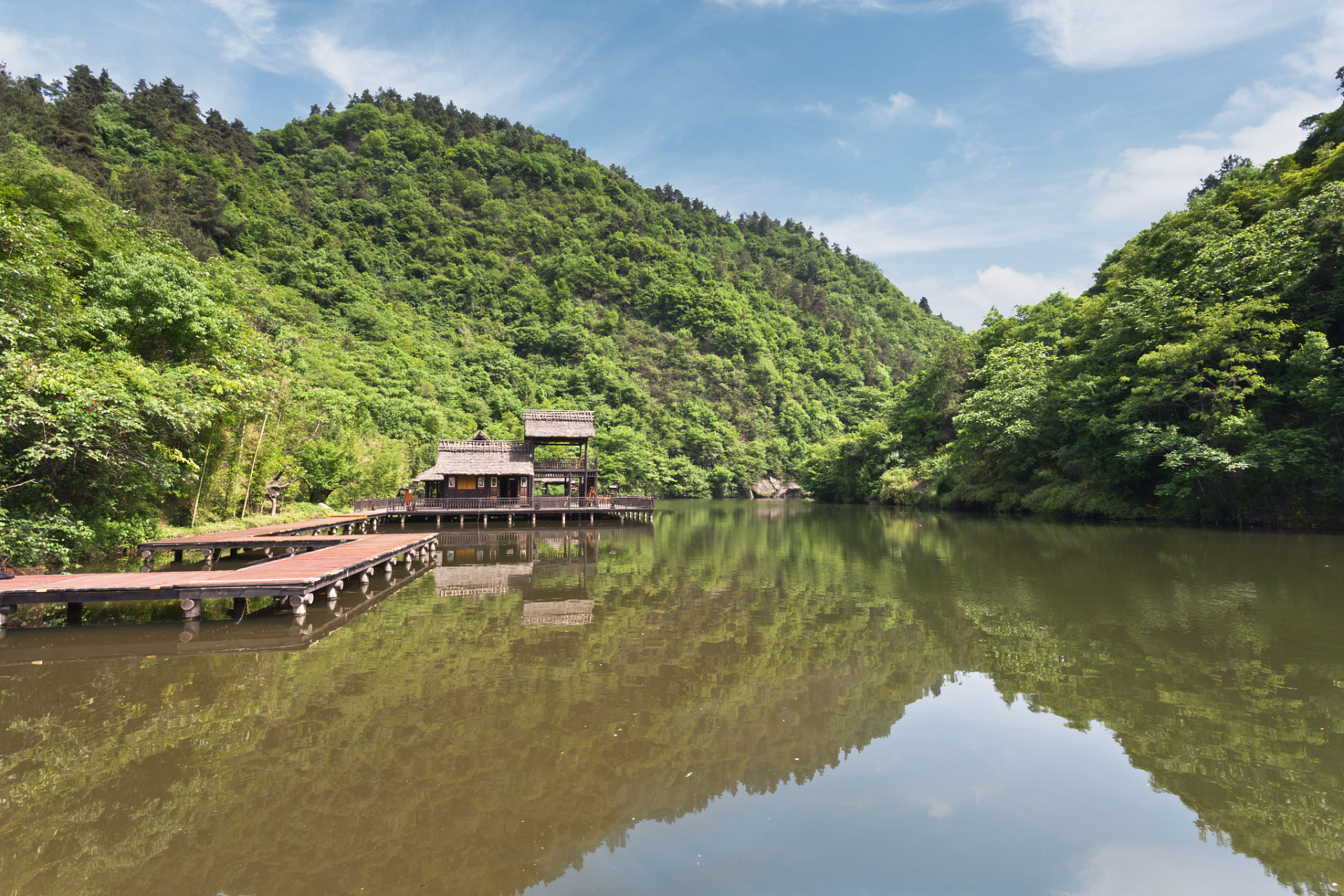 常德花岩溪国家森林公园位于湖南省常德市,地处雪峰山余脉九龙山北麓