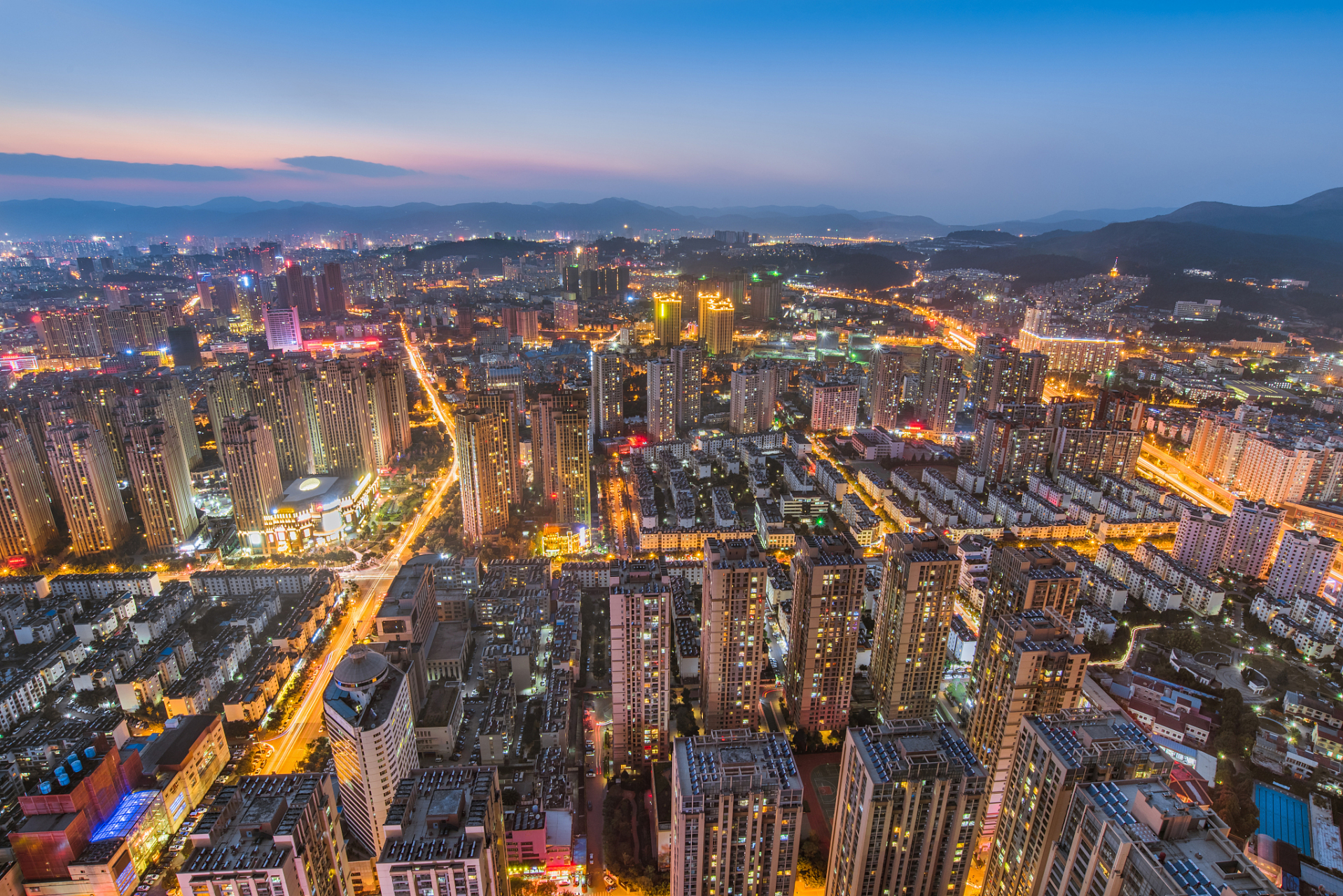 双十一嗨购指南# 昆明,云南省的省会城市,是一个充满历史文化和自然