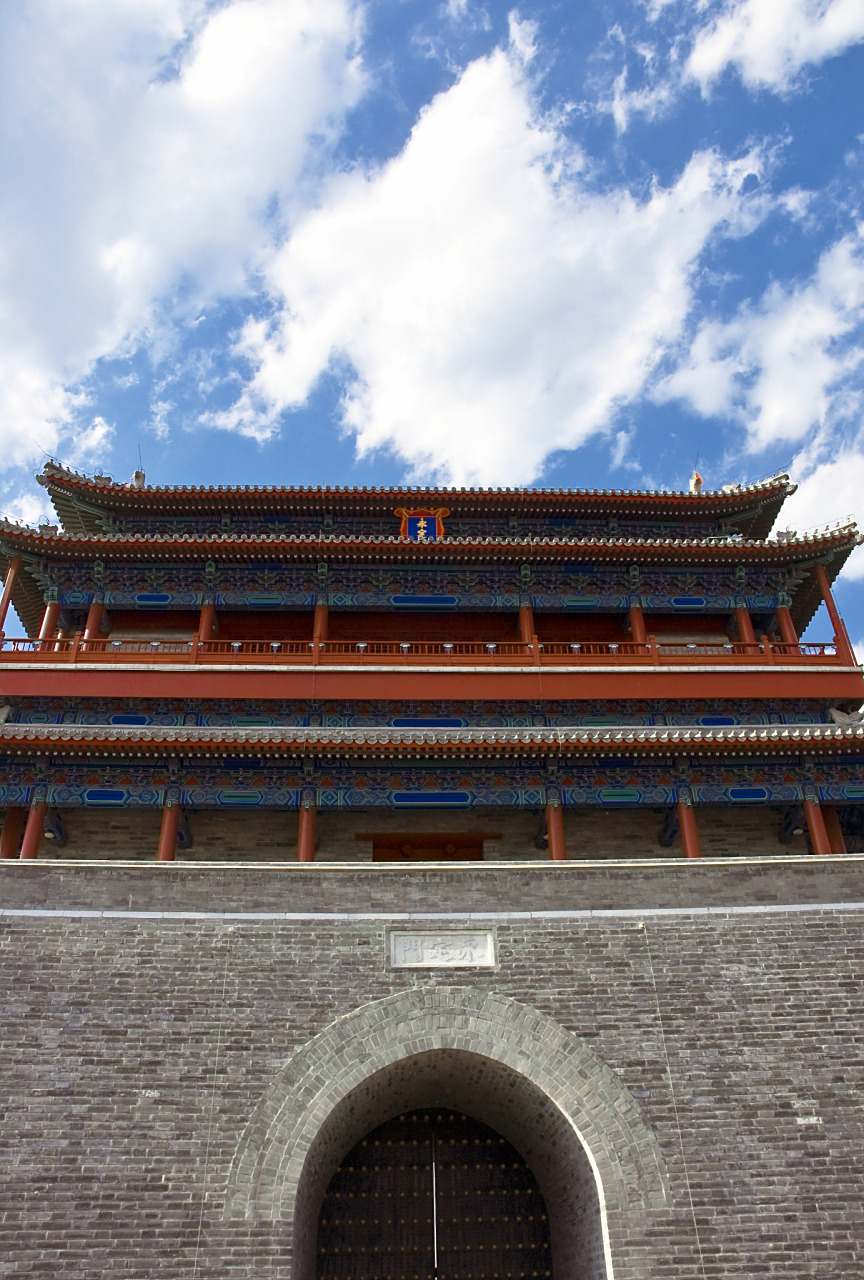 如今的怀远门是沈阳市的标志性建筑之一.