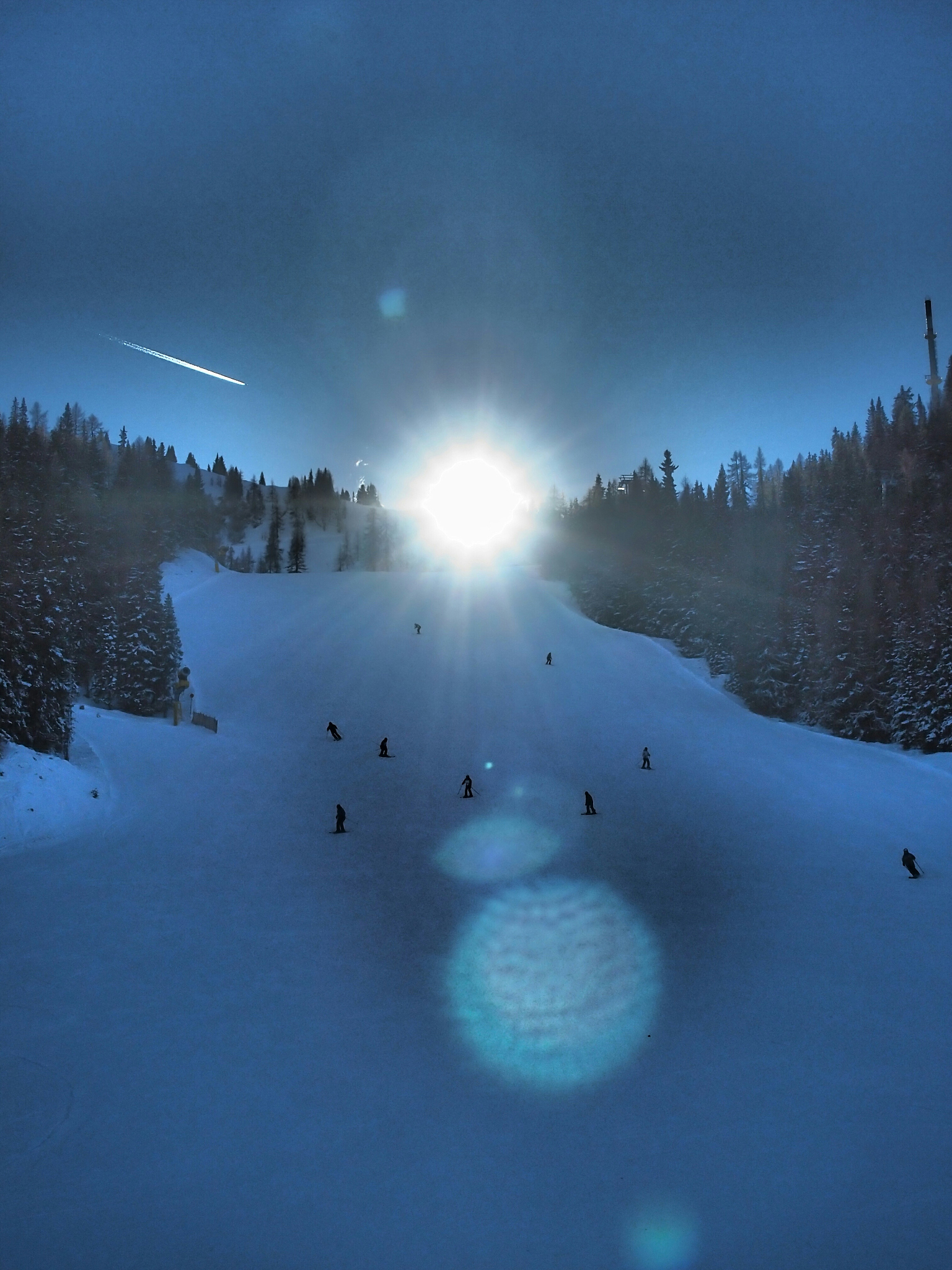适合冬季的冥想方式:冬天的夜晚,万籁俱寂,寒冷的空气让一切变得安静